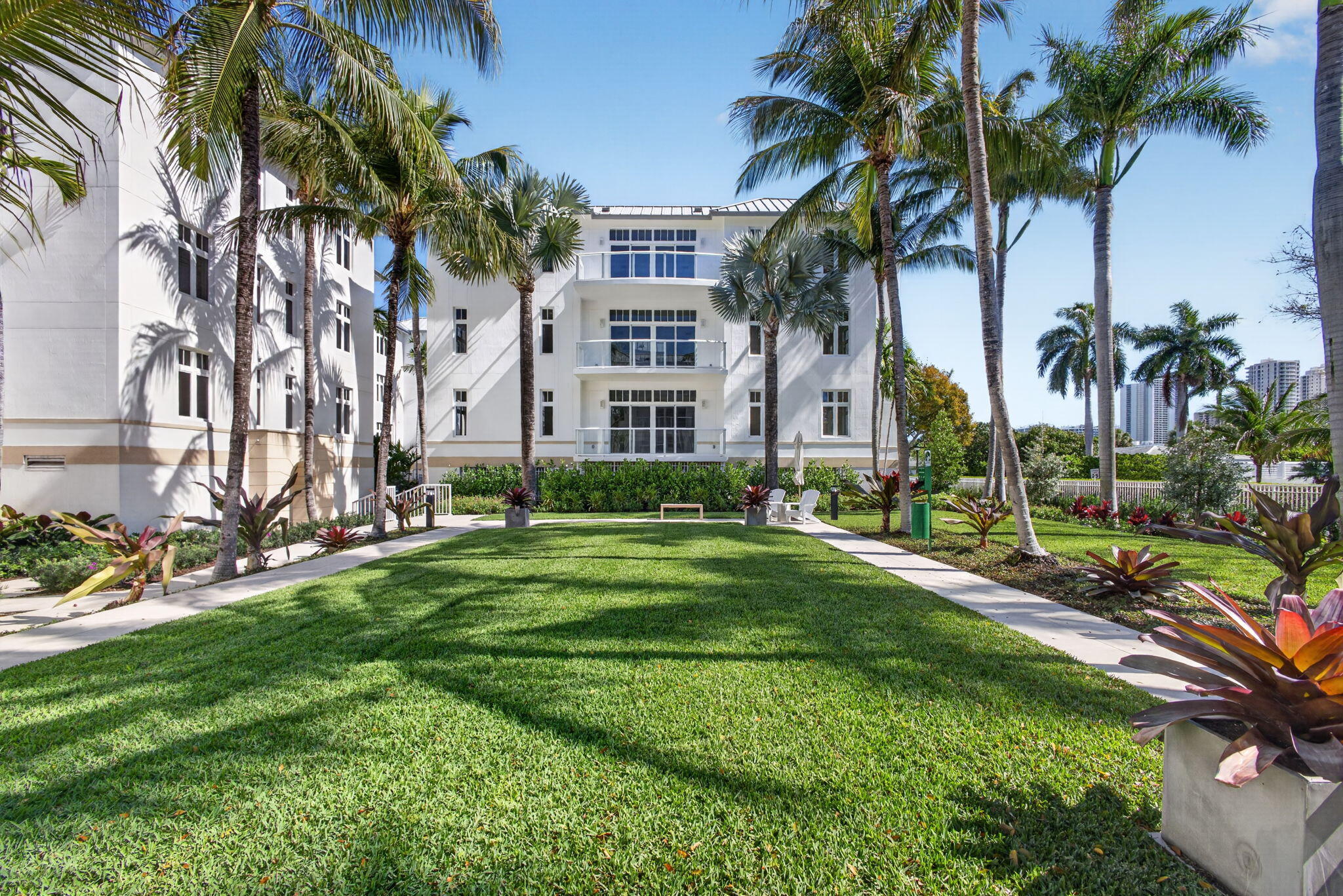 Foto de propiedad en 182 Lake Drive 5-301, Palm Beach Shores, FL 33404 Palm Beach Shores con MLS# 