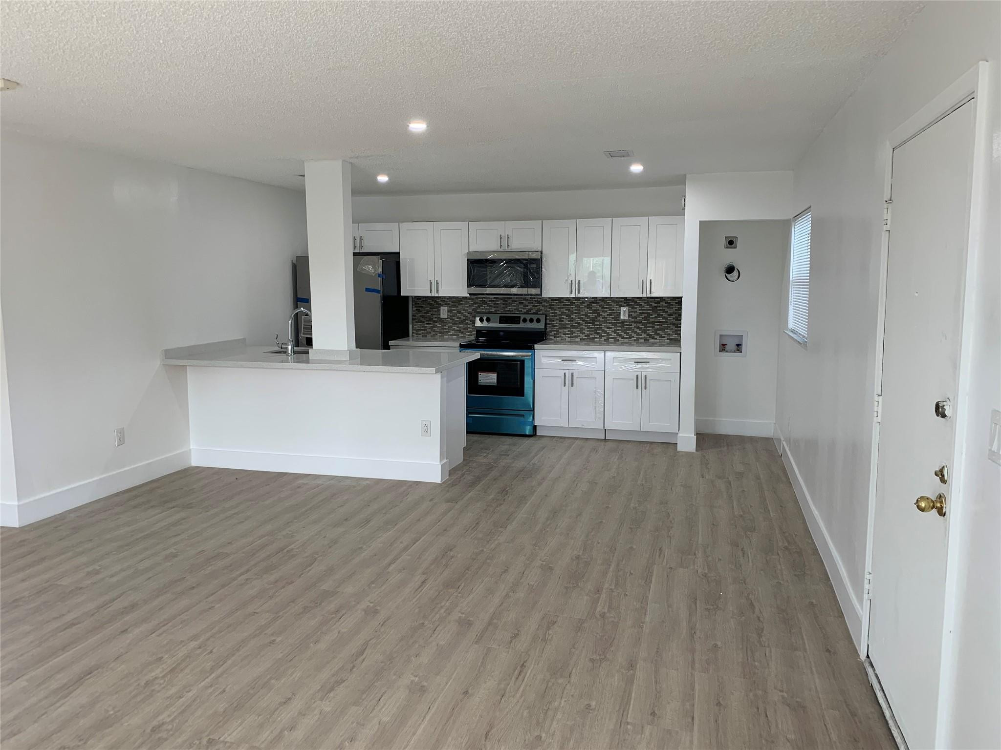 En Renta 4121 Stirling Road 401, Dania Beach, FL 33314, Dania Beach, FL 33314