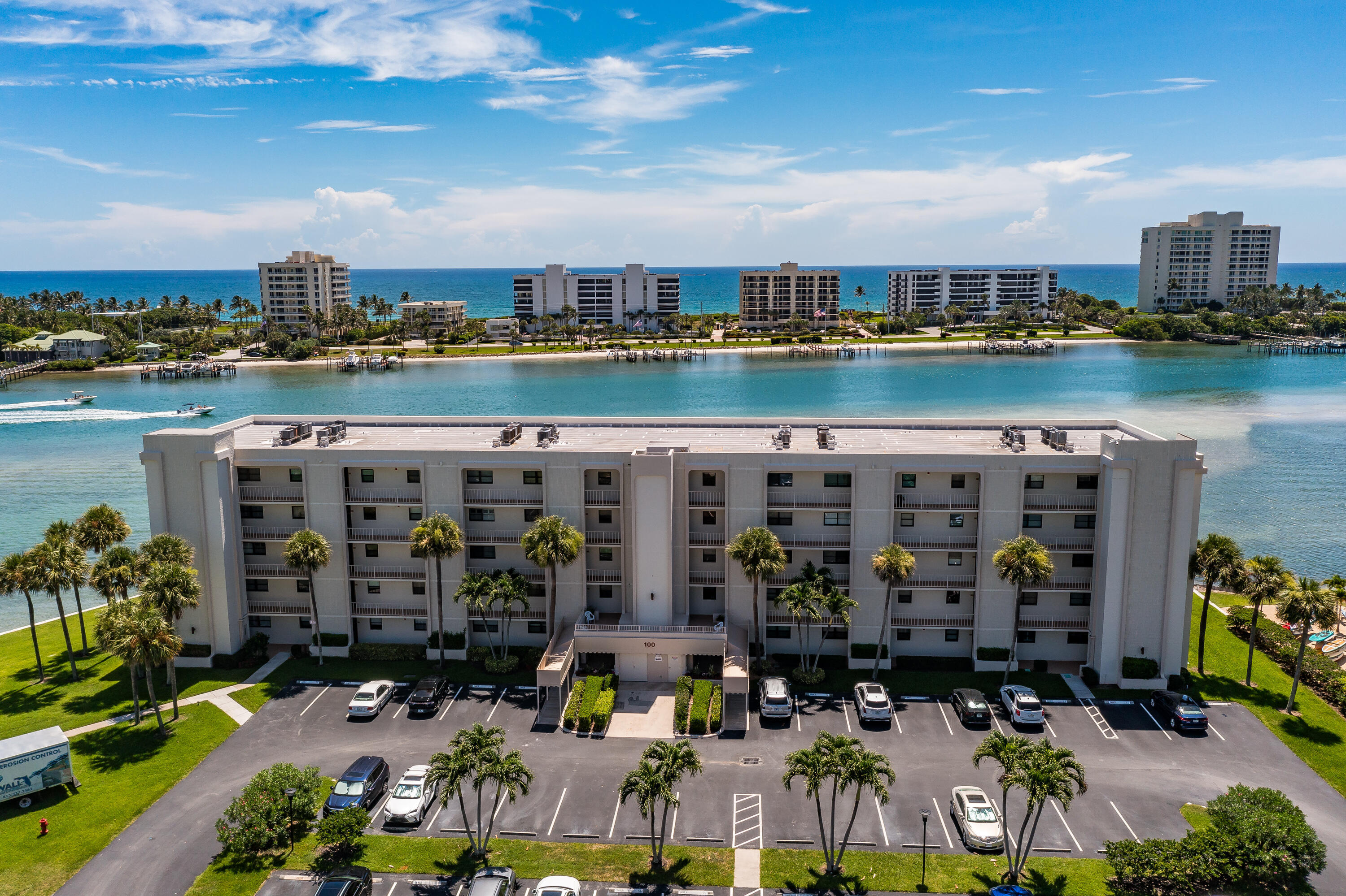 Foto de propiedad en 100 Intracoastal Place 205, Jupiter, FL 33469 Jupiter con MLS# 