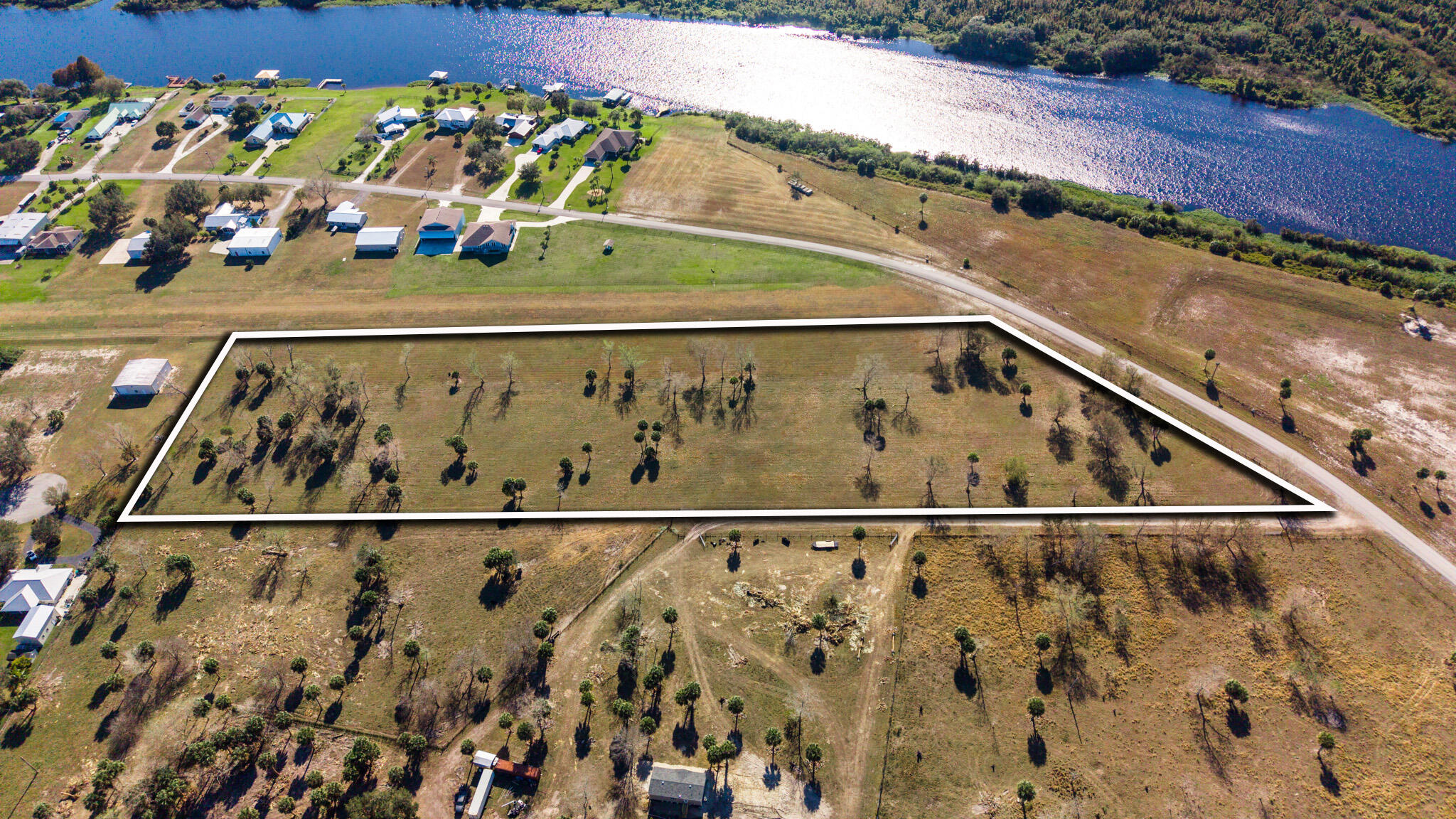 Foto de propiedad en 0 SW 144th Parkway, Okeechobee, FL 34974 Okeechobee con MLS# 