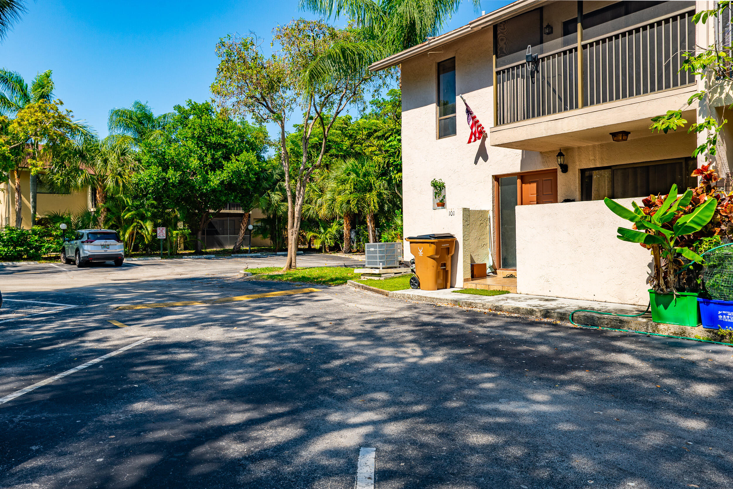 Foto de propiedad en 740 SE 1st Way 101, Deerfield Beach, FL 33441 Deerfield Beach con MLS# 