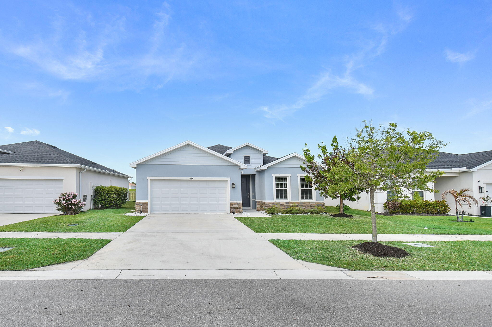 Foto de propiedad en 10663 SW Vasari Way, Port St. Lucie, FL 34987 Port St. Lucie con MLS# 