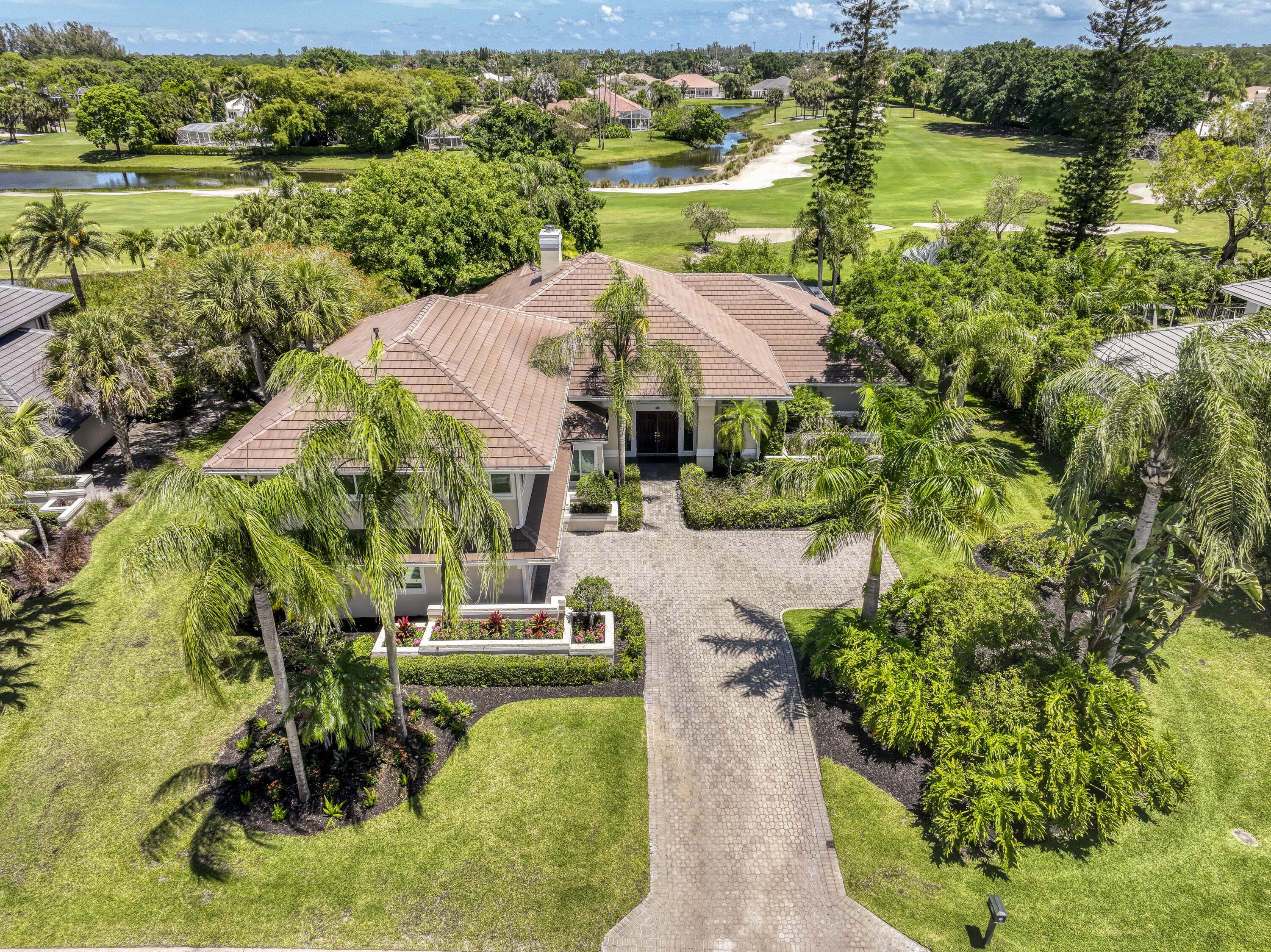 Foto de propiedad en 185 Thornton Drive, Palm Beach Gardens, FL 33418 Palm Beach Gardens con MLS# 