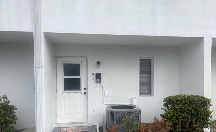 Foto de propiedad en 61 East Court, Royal Palm Beach, FL 33411 Royal Palm Beach con MLS# 