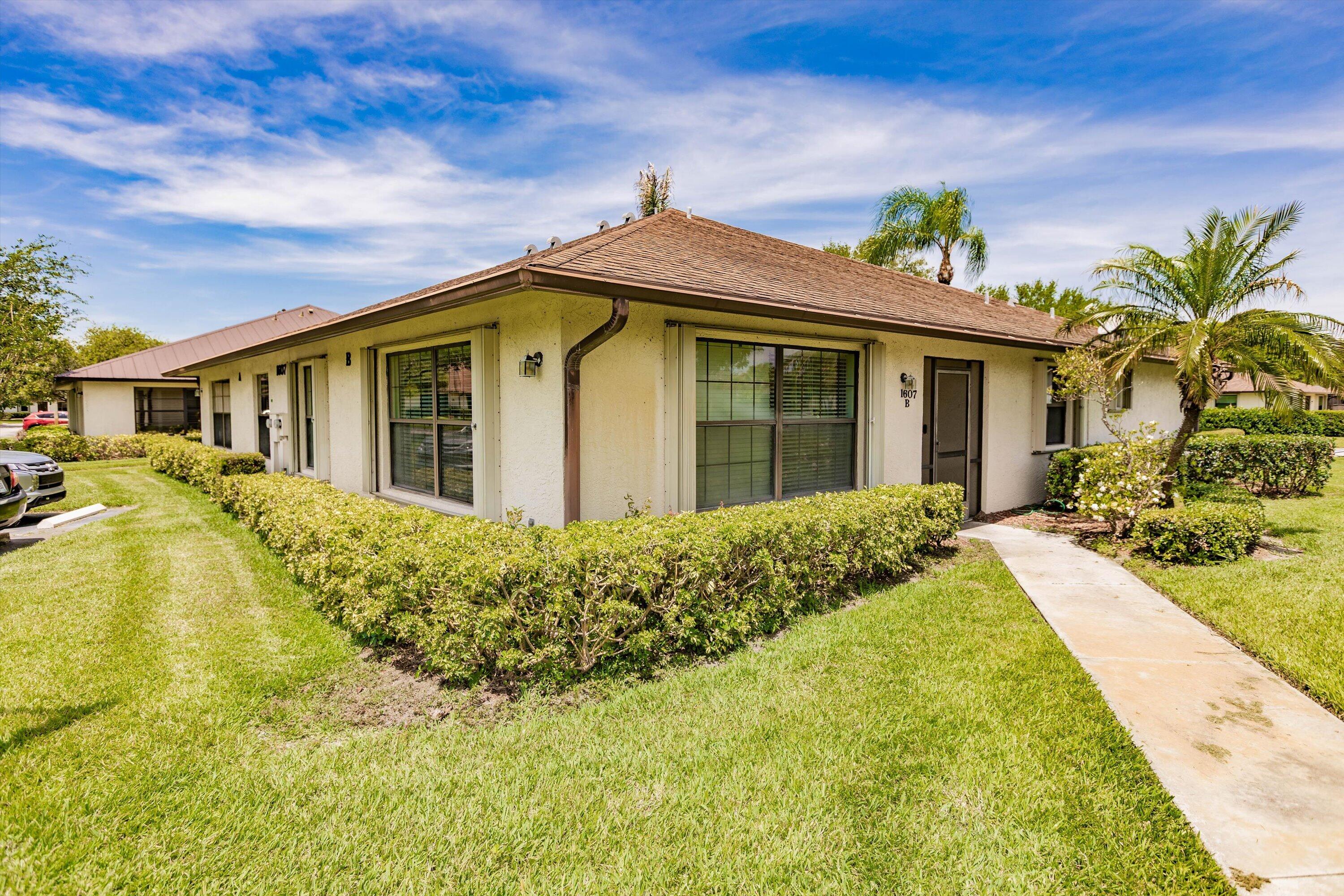 Foto de propiedad en 1607 Laurel Leaf Lane B, Fort Pierce, FL 34950 Fort Pierce con MLS# 