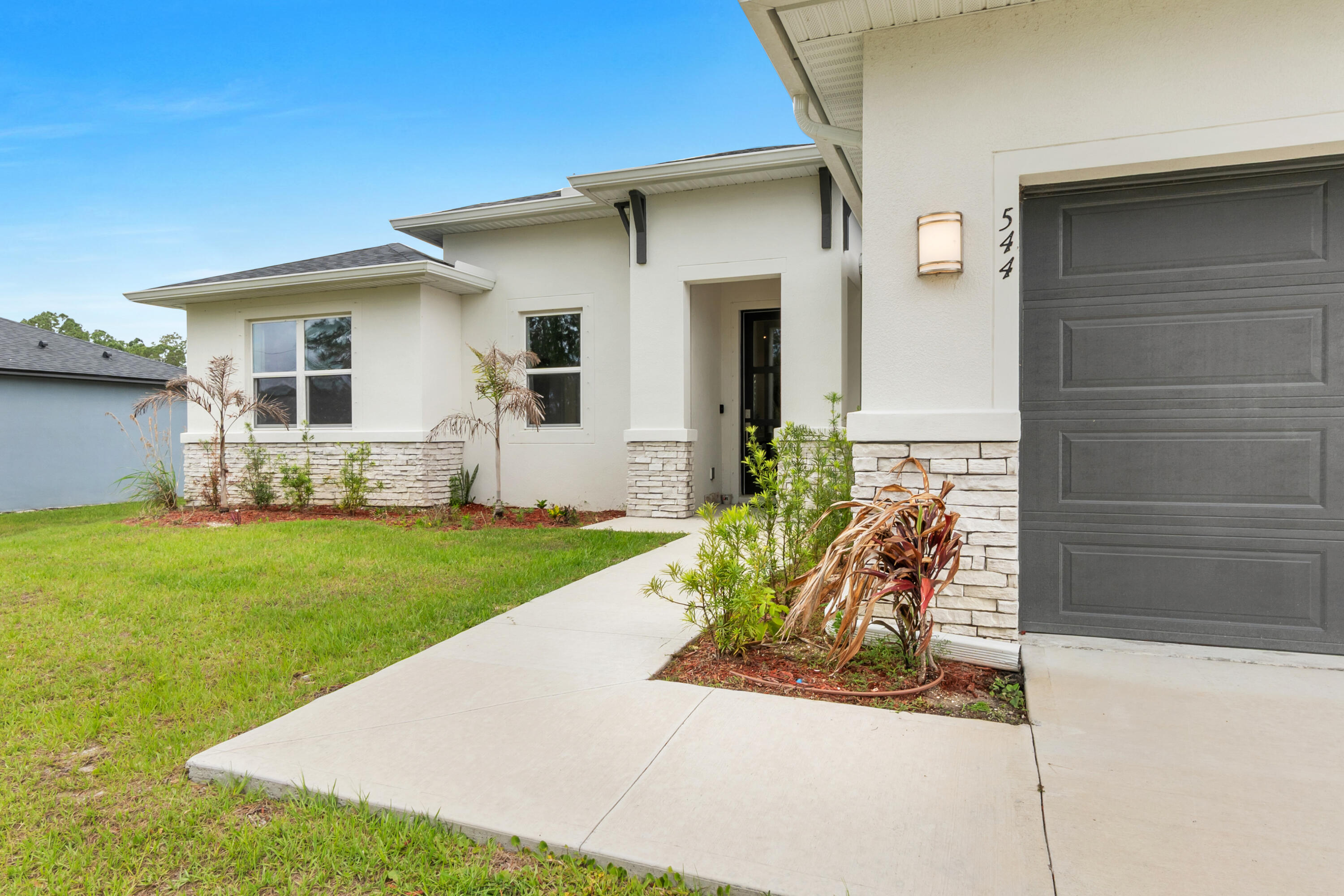 Foto de propiedad en 544 Higgs Avenue NW, Palm Bay, FL 32907 Palm Bay con MLS# 