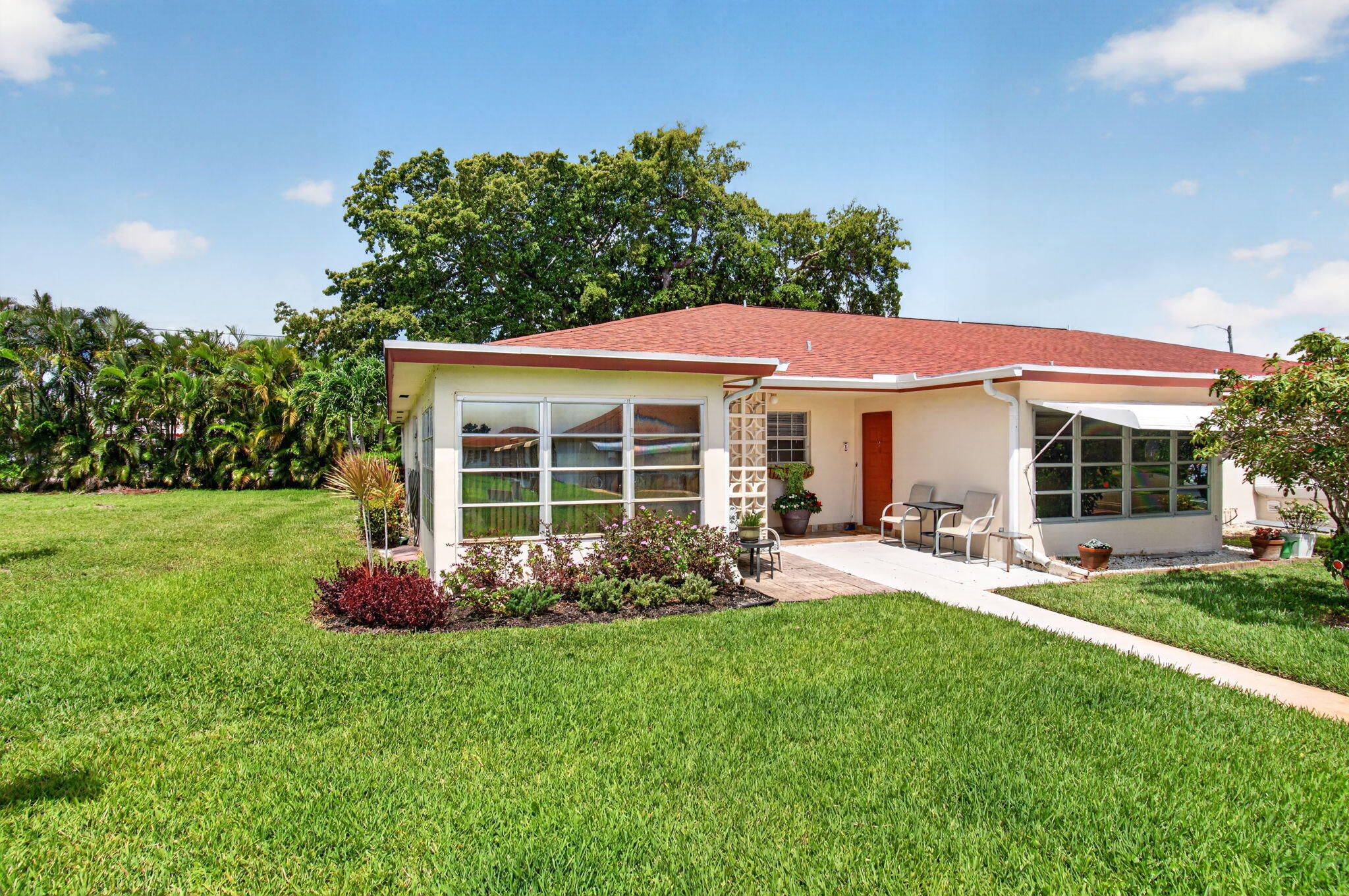 Foto de propiedad en 5250 NW 3rd Court A, Delray Beach, FL 33445 Delray Beach con MLS# 