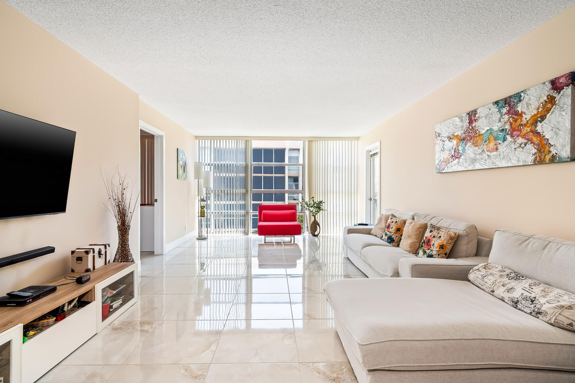 Foto de propiedad en 2000 Atlantic Shores Boulevard Apt 410, Hallandale Beach, FL 33009 Hallandale Beach con MLS# 