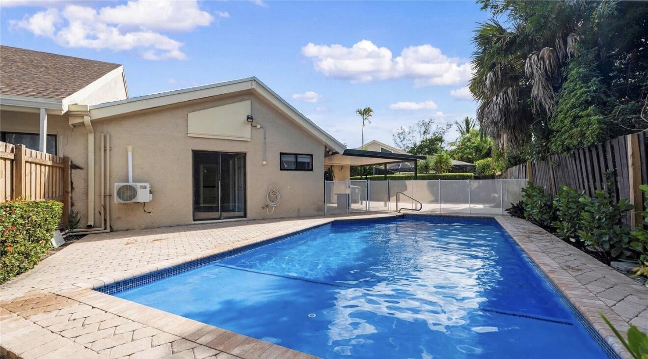 Foto de propiedad en 7659 Sierra Terrace W, Boca Raton, FL 33433 Boca Raton con MLS# 