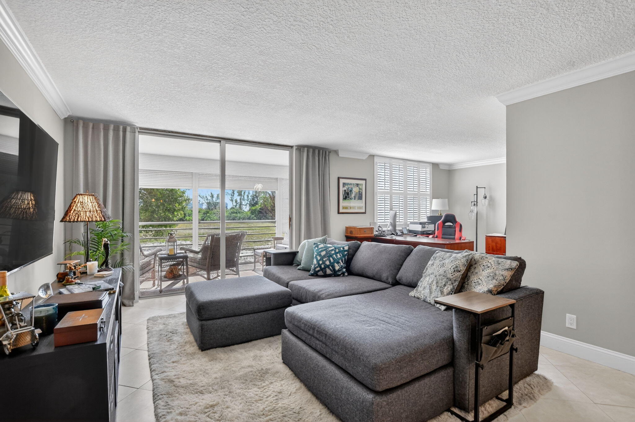Foto de propiedad en 6300 NW 2nd Avenue 306, Boca Raton, FL 33487 Boca Raton con MLS# 
