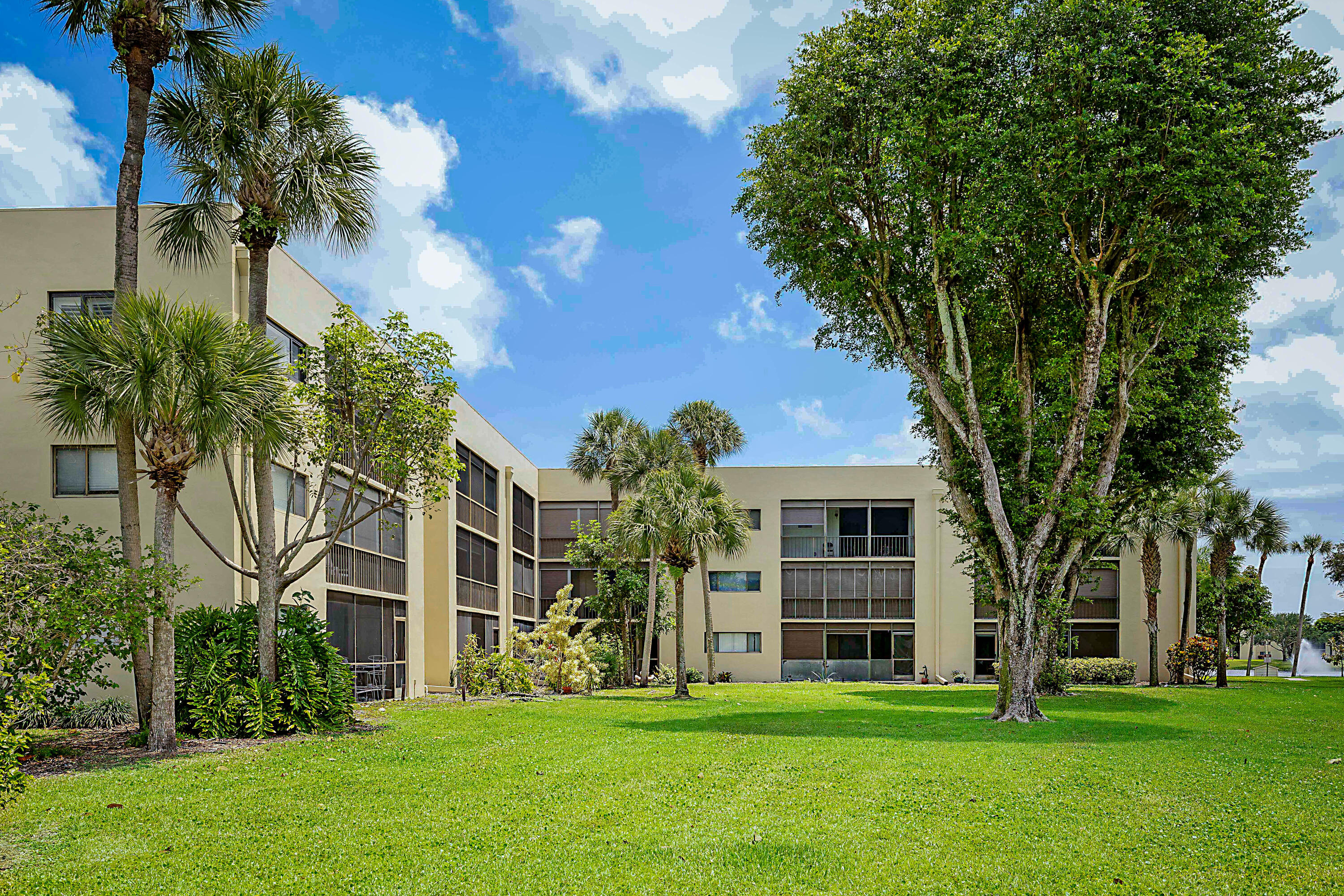 Foto de propiedad en 5160 Las Verdes Circle 117, Delray Beach, FL 33484 Delray Beach con MLS# 