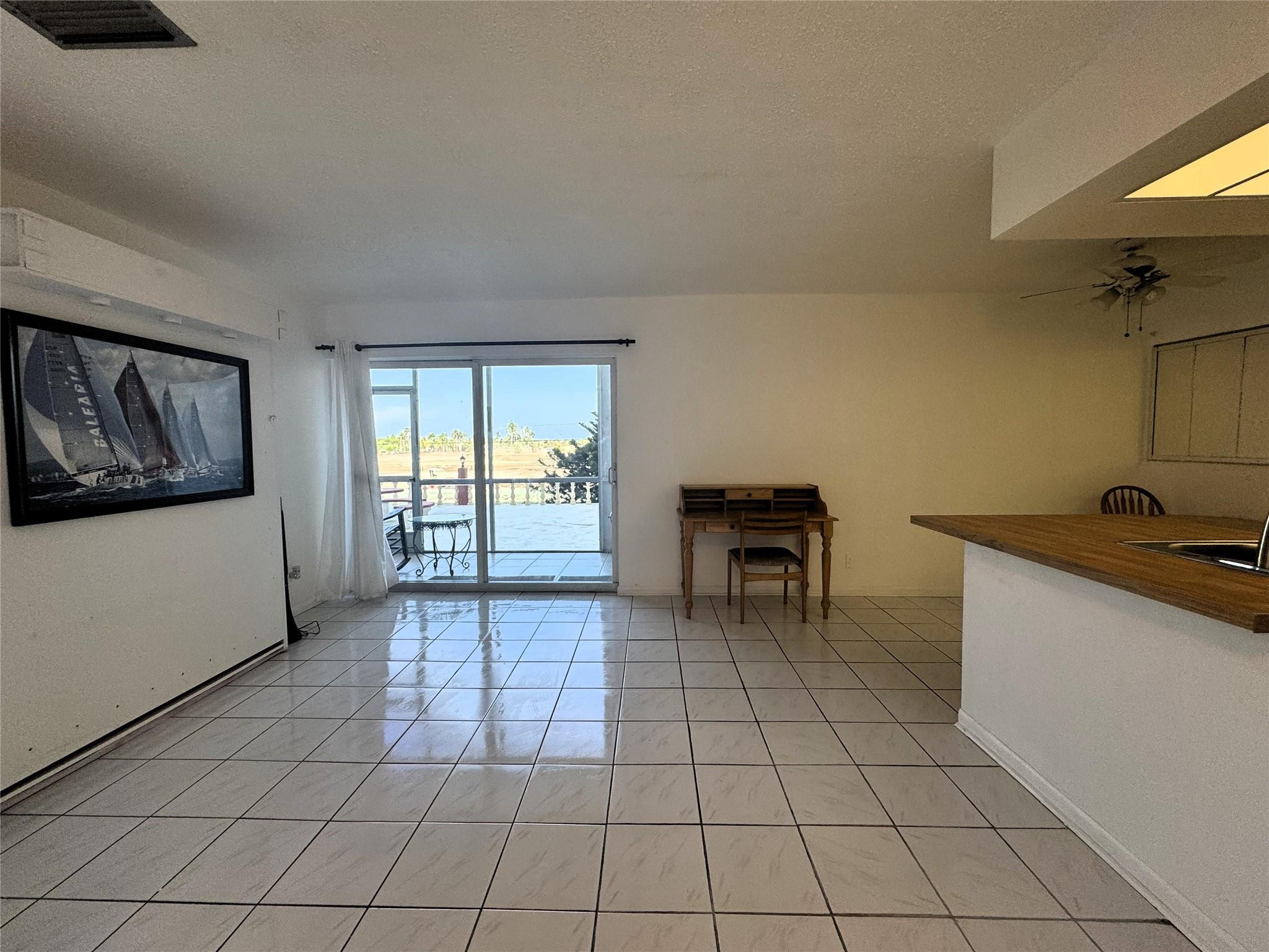 Foto de propiedad en 1701 Buchanan Street 203, Hollywood, FL 33020 Hollywood con MLS# 