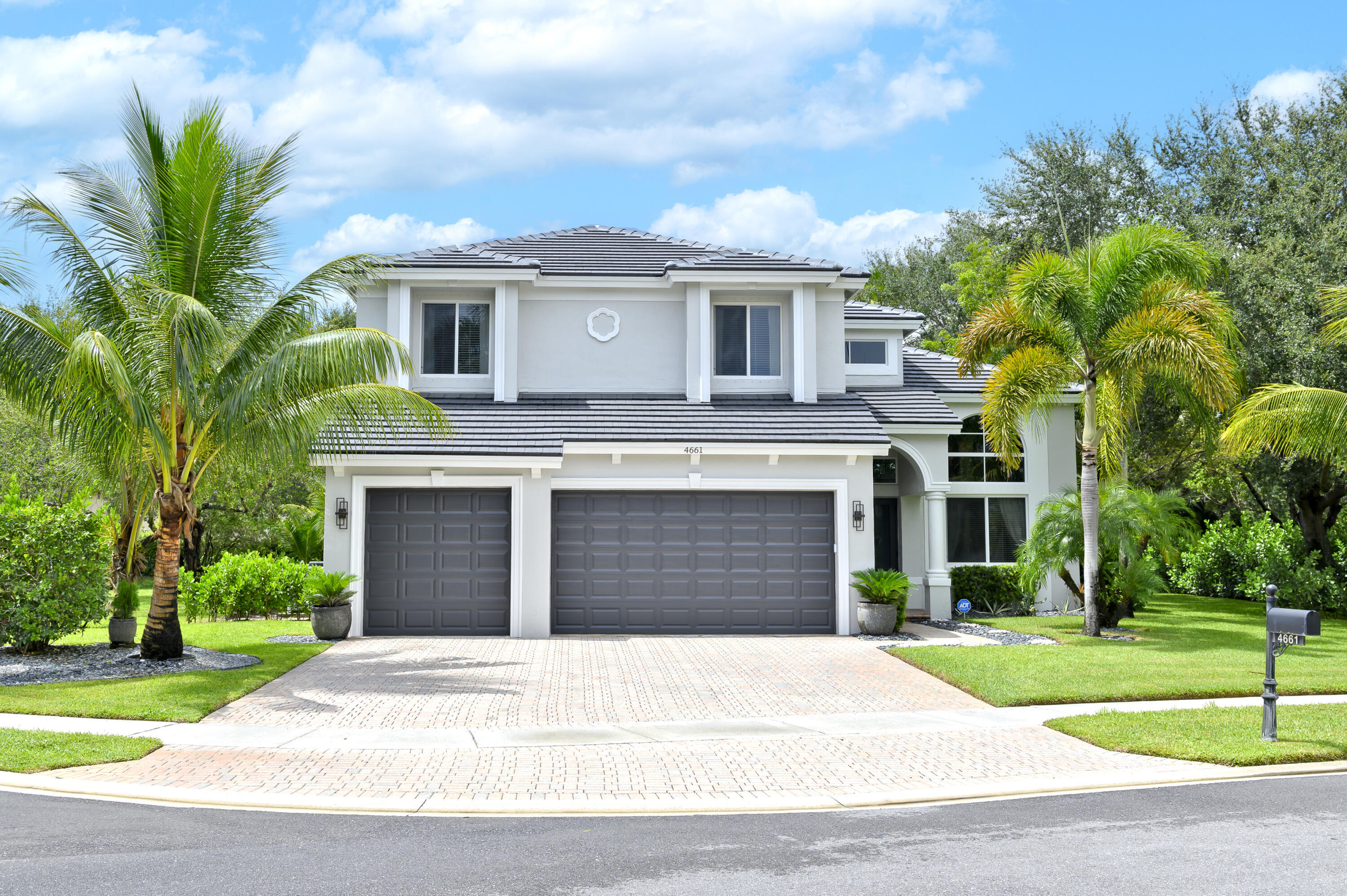 Foto de propiedad en 4661 Manderly Drive, Wellington, FL 33449 Wellington con MLS# 