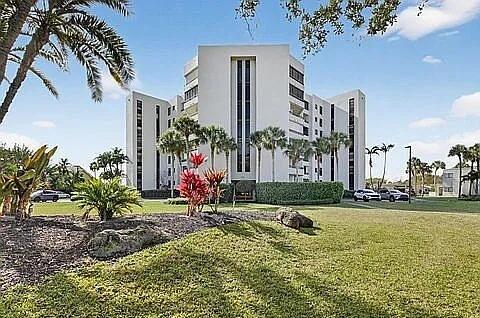 Foto de propiedad en 6463 La Costa Drive 105, Boca Raton, FL 33433 Boca Raton con MLS# 