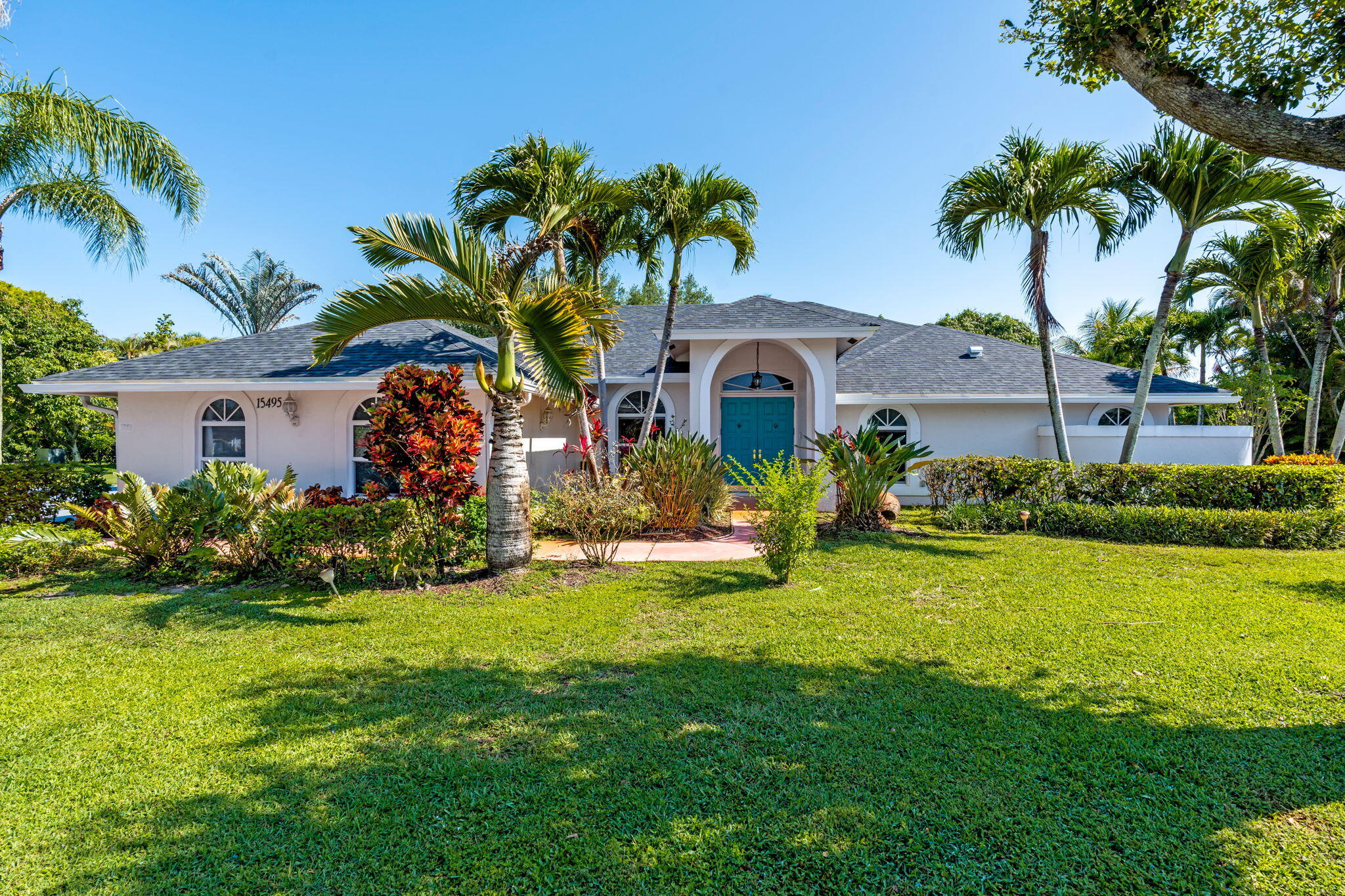 Foto de propiedad en 15495 Rolling Meadows Circle, Wellington, FL 33414 Wellington con MLS# 