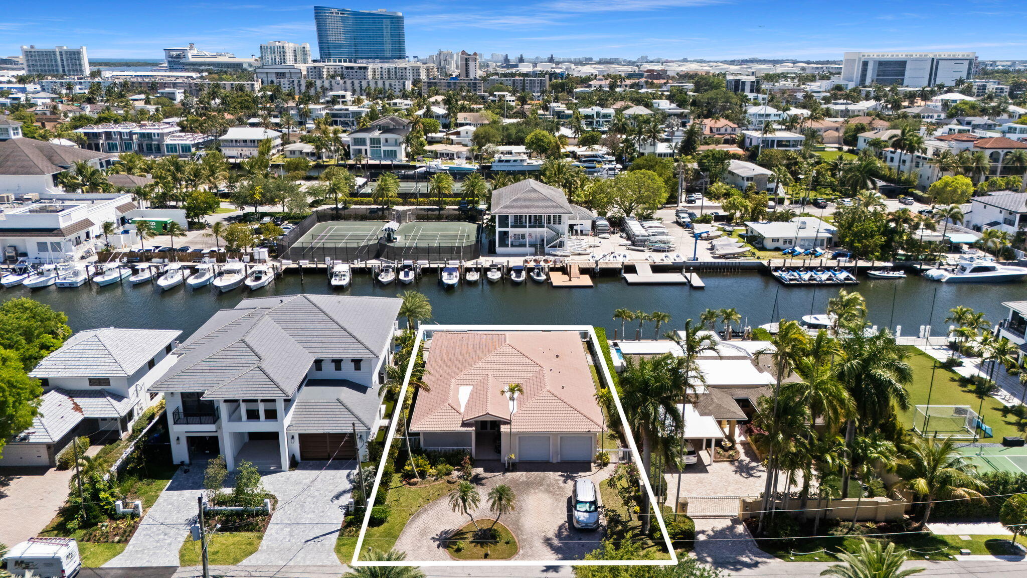 Foto de propiedad en 1630 SE 11th Street, Fort Lauderdale, FL 33316 Fort Lauderdale con MLS# 