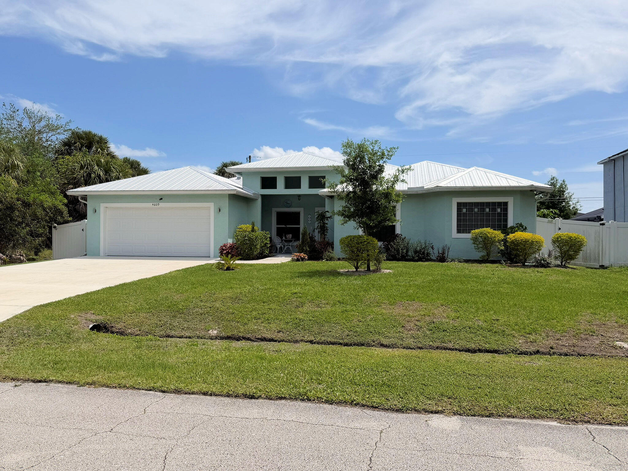 Foto de propiedad en 4609 SW Ulster Street, Port St. Lucie, FL 34953 Port St. Lucie con MLS# 