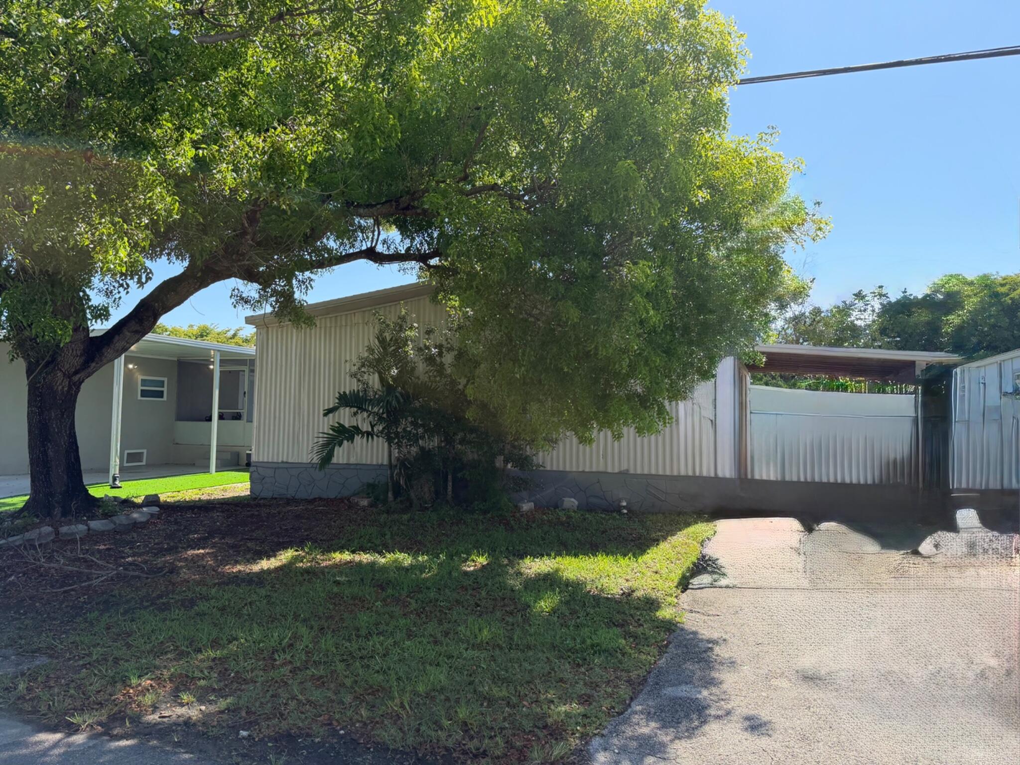 Foto de propiedad en 631 NW 215th Avenue, Pembroke Pines, FL 33029 Pembroke Pines con MLS# 