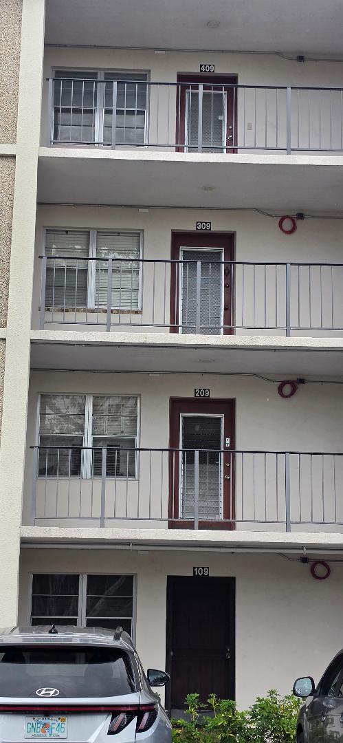 En Venta 2600 NW 49th Avenue 409, Lauderdale Lakes, FL 33313, Lauderdale Lakes, FL 33313