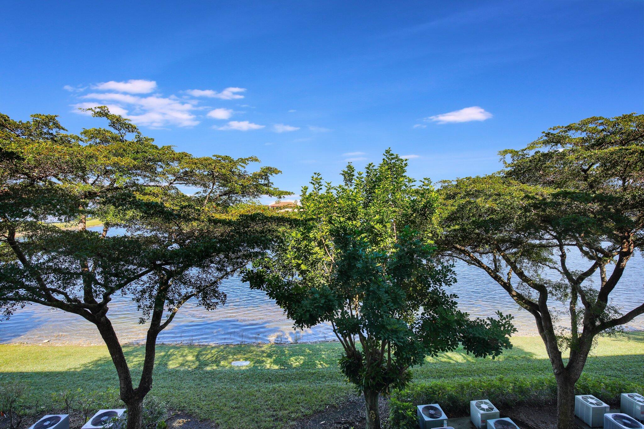 Foto de propiedad en 13355 SW 16th Court 309 E, Pembroke Pines, FL 33027 Pembroke Pines con MLS# 