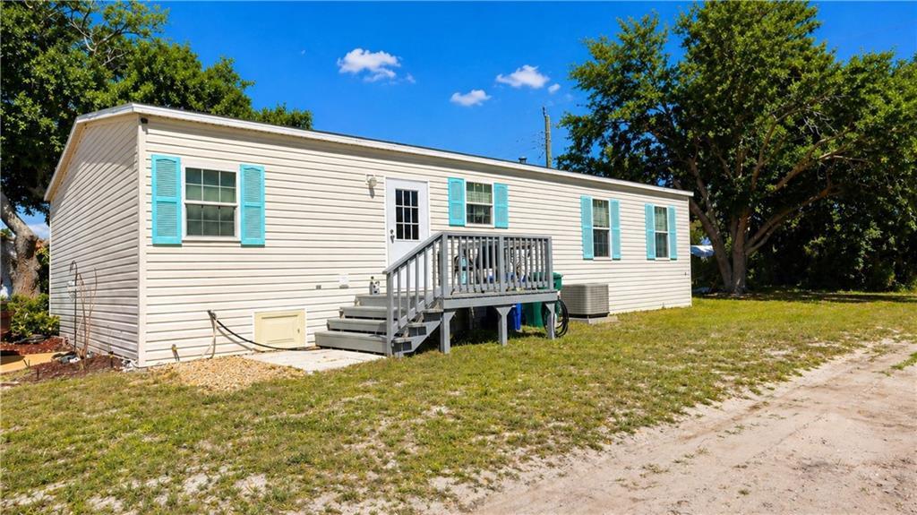 Foto de propiedad en 324 Valencia Street, Sebastian, FL 32958 Sebastian con MLS# 