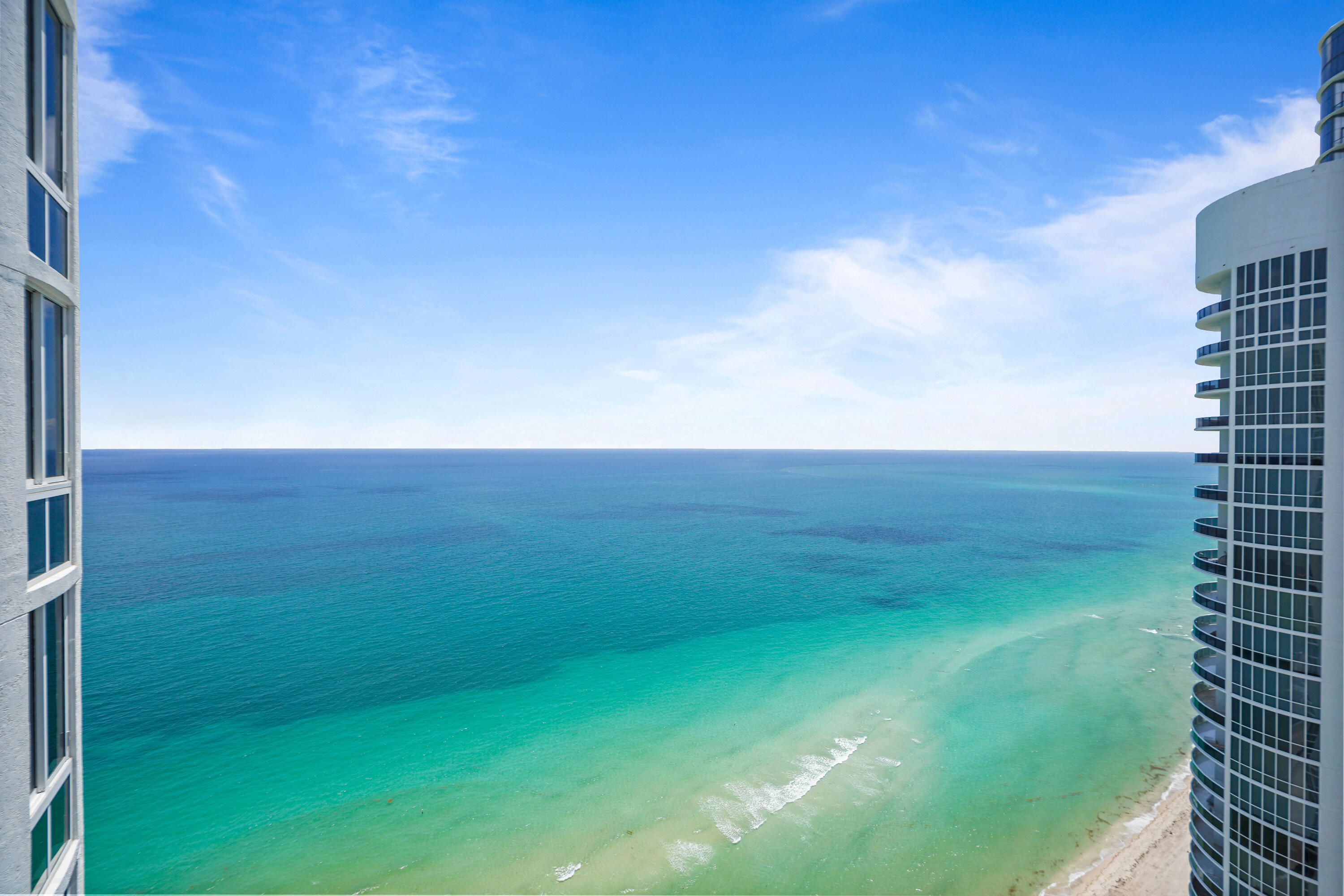 Foto de propiedad en 15901 Collins Avenue 3902, Sunny Isles Beach, FL 33160 Sunny Isles Beach con MLS# 