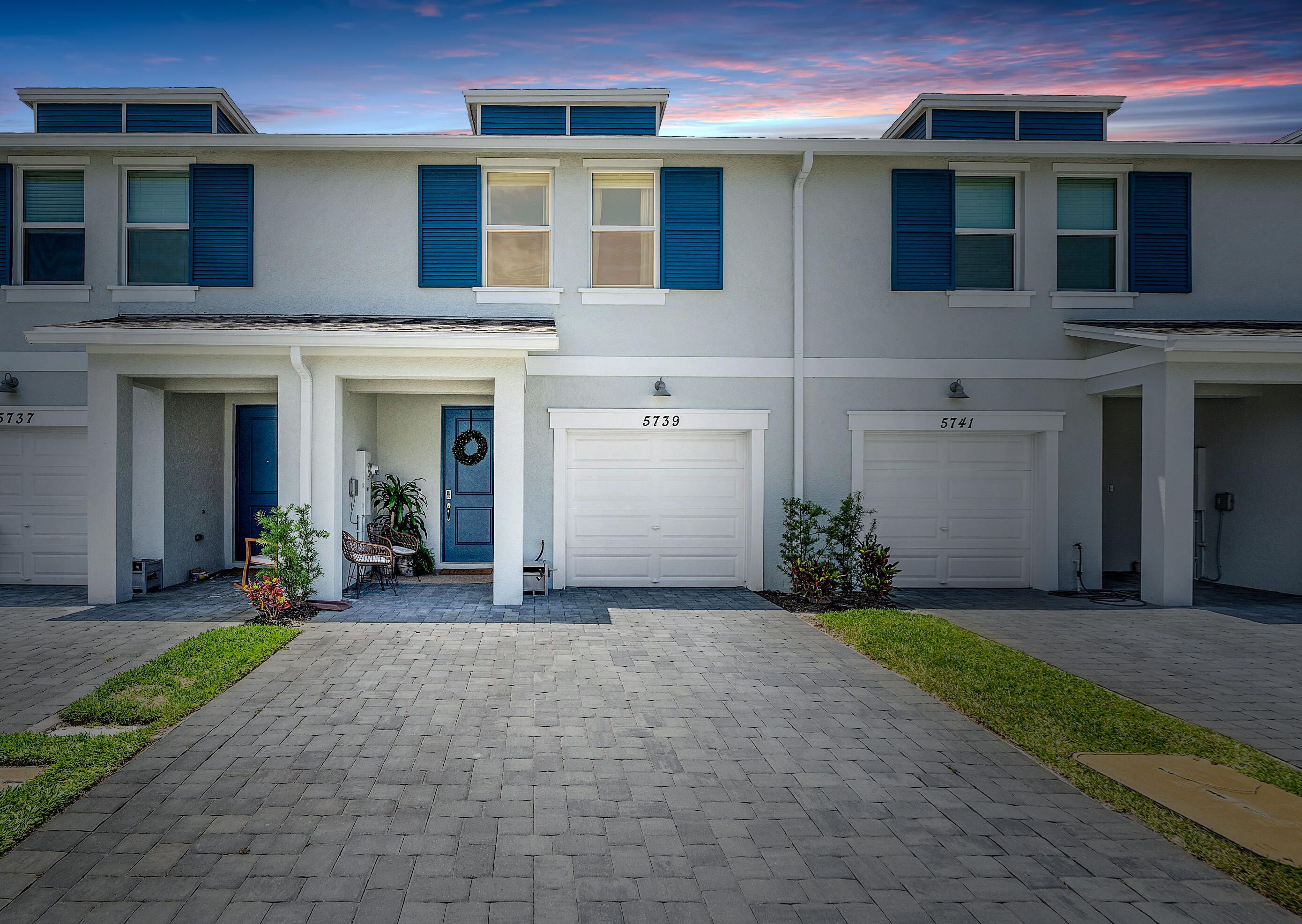 Foto de propiedad en 5739 SE Edgewater Circle, Stuart, FL 34997 Stuart con MLS# 