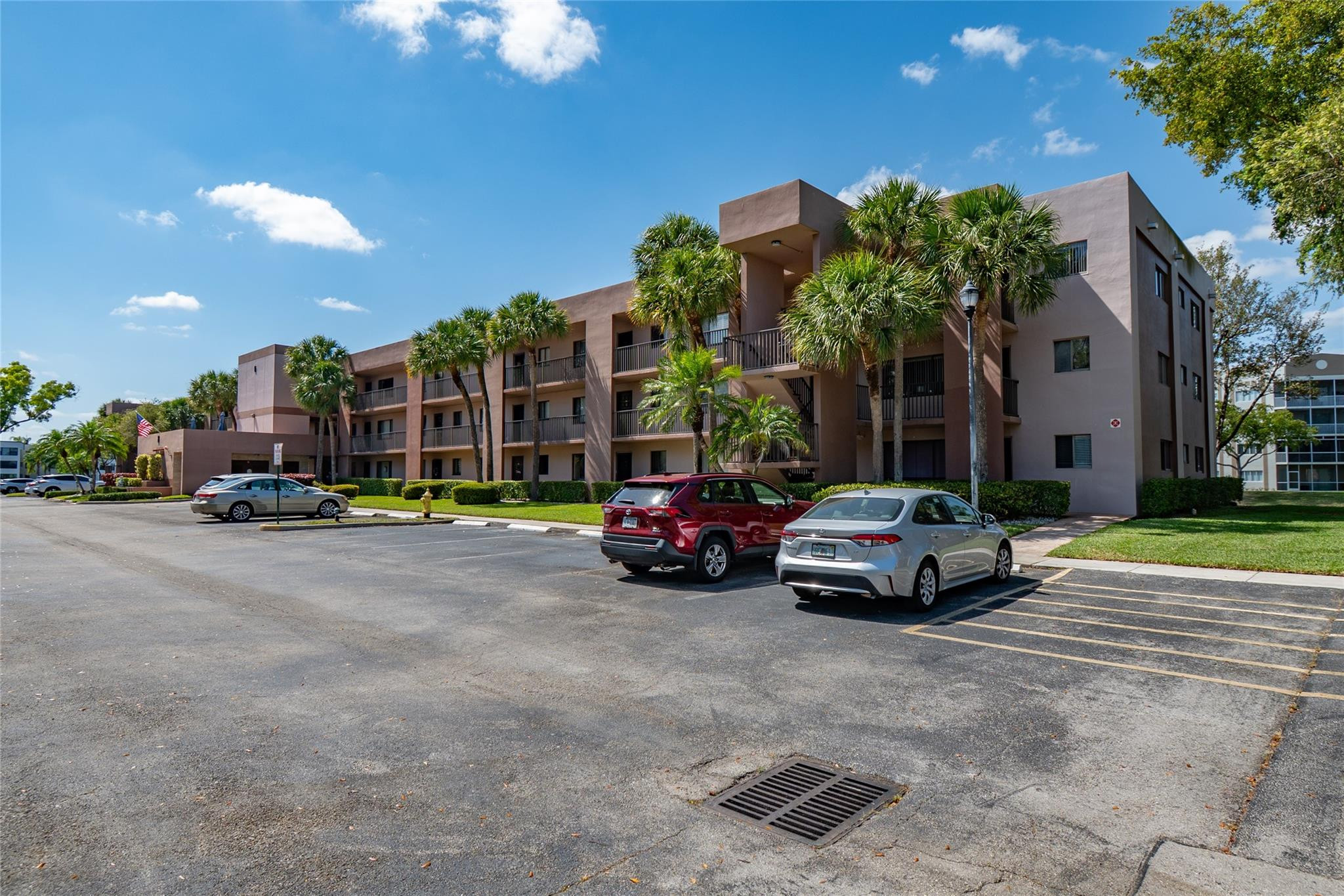 Foto de propiedad en 7448 Ashmont Circle 312, Tamarac, FL 33321 Tamarac con MLS# 