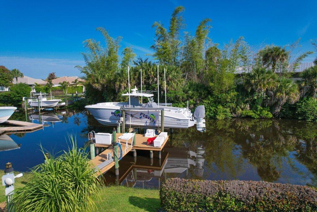 Foto de propiedad en 479 SW Lost River Road, Stuart, FL 34997 Stuart con MLS# 