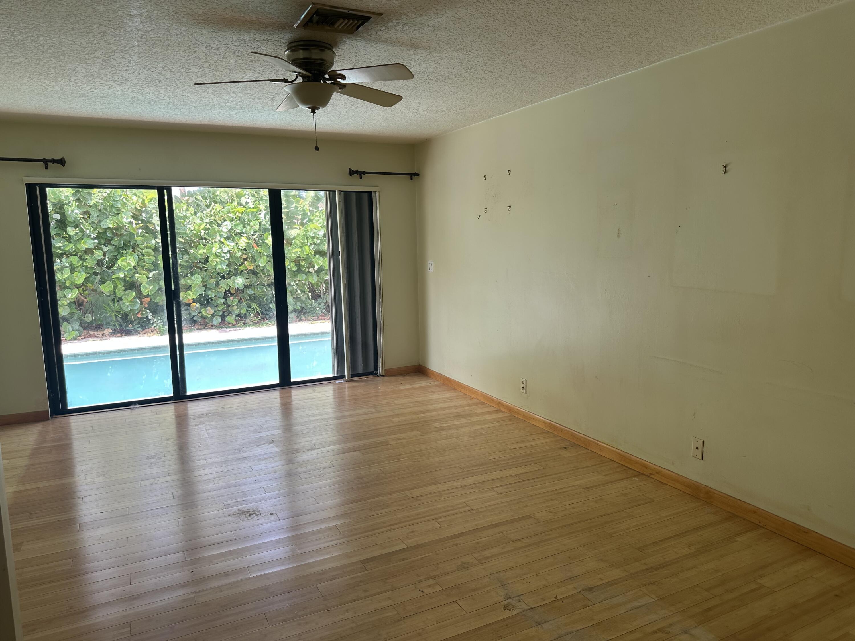 Foto de propiedad en 2753 NW 34th Street, Boca Raton, FL 33434 Boca Raton con MLS# 