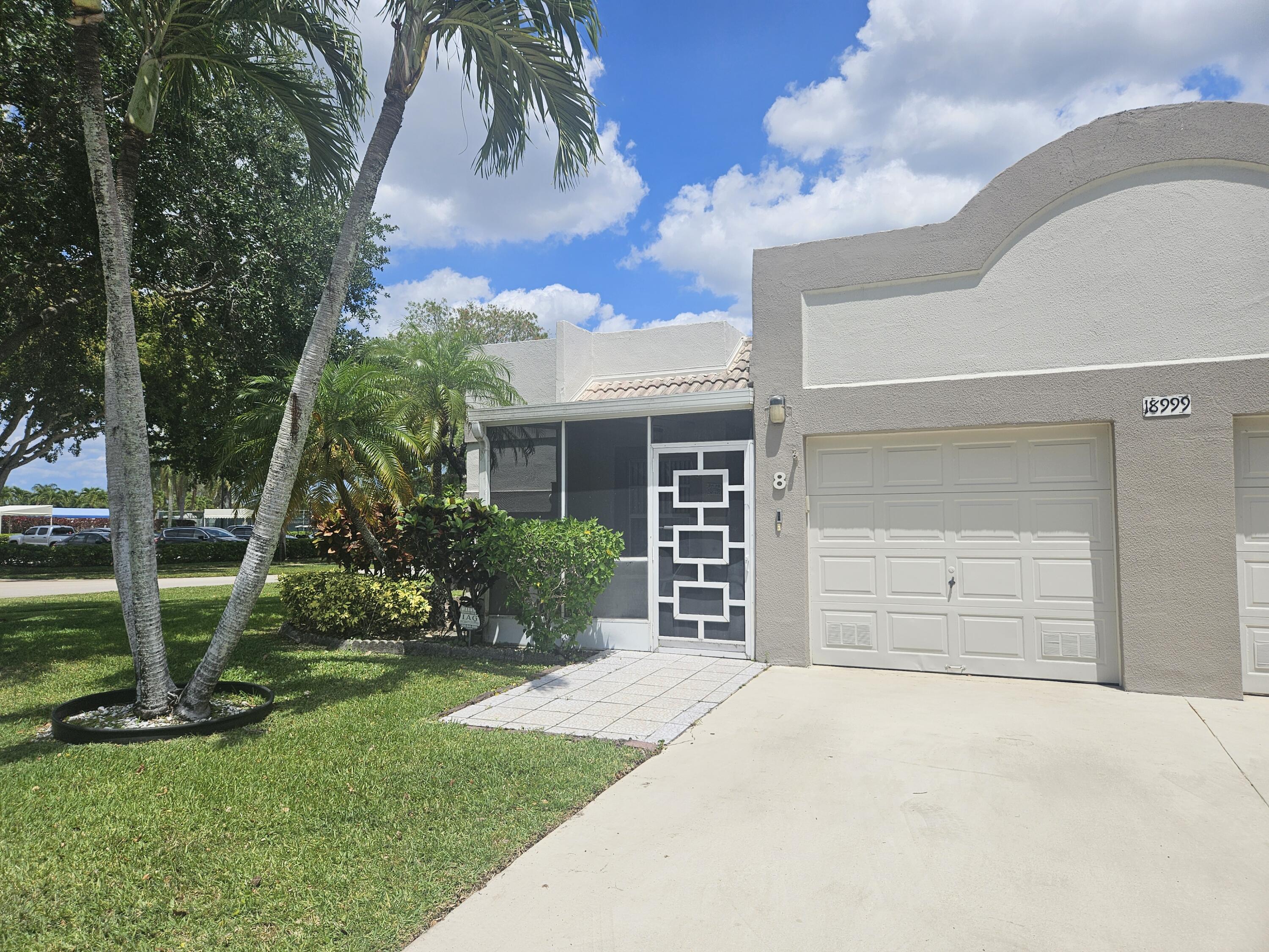 Foto de propiedad en 18999 Stewart Circle 8, Boca Raton, FL 33496 Boca Raton con MLS# 