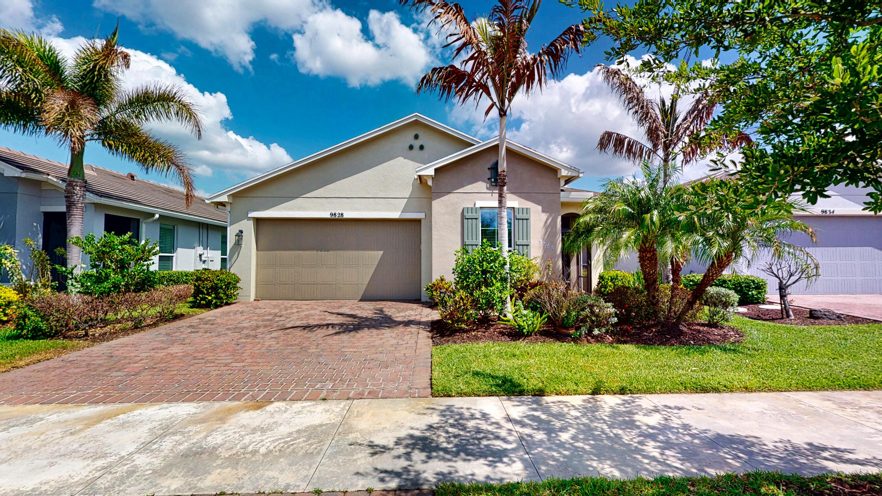 Foto de propiedad en 9828 SW Trumpet Tree Circle, Port St. Lucie, FL 34987 Port St. Lucie con MLS# 