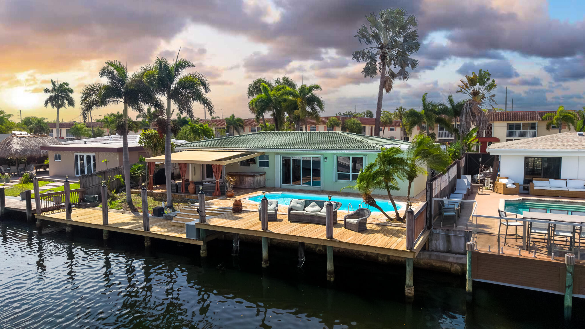 Foto de propiedad en 101 SE 14th Street, Pompano Beach, FL 33060 Pompano Beach con MLS# 