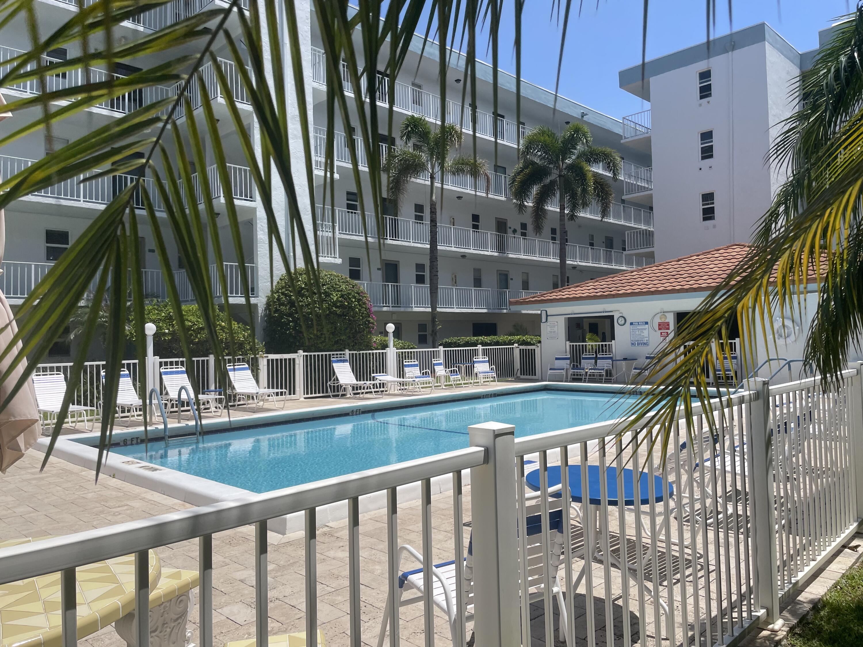 Foto de propiedad en 4629 Poinciana Street 317, Lauderdale-By-The-Sea, FL 33308 Lauderdale-By-The-Sea con MLS# 