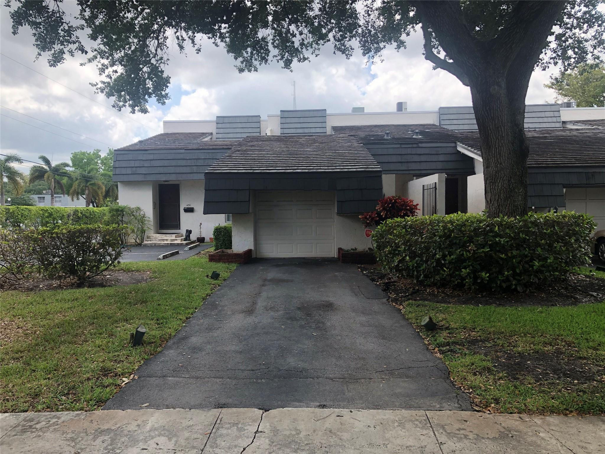 Foto de propiedad en 455 NW 68th Avenue 702, Plantation, FL 33317 Plantation con MLS# 