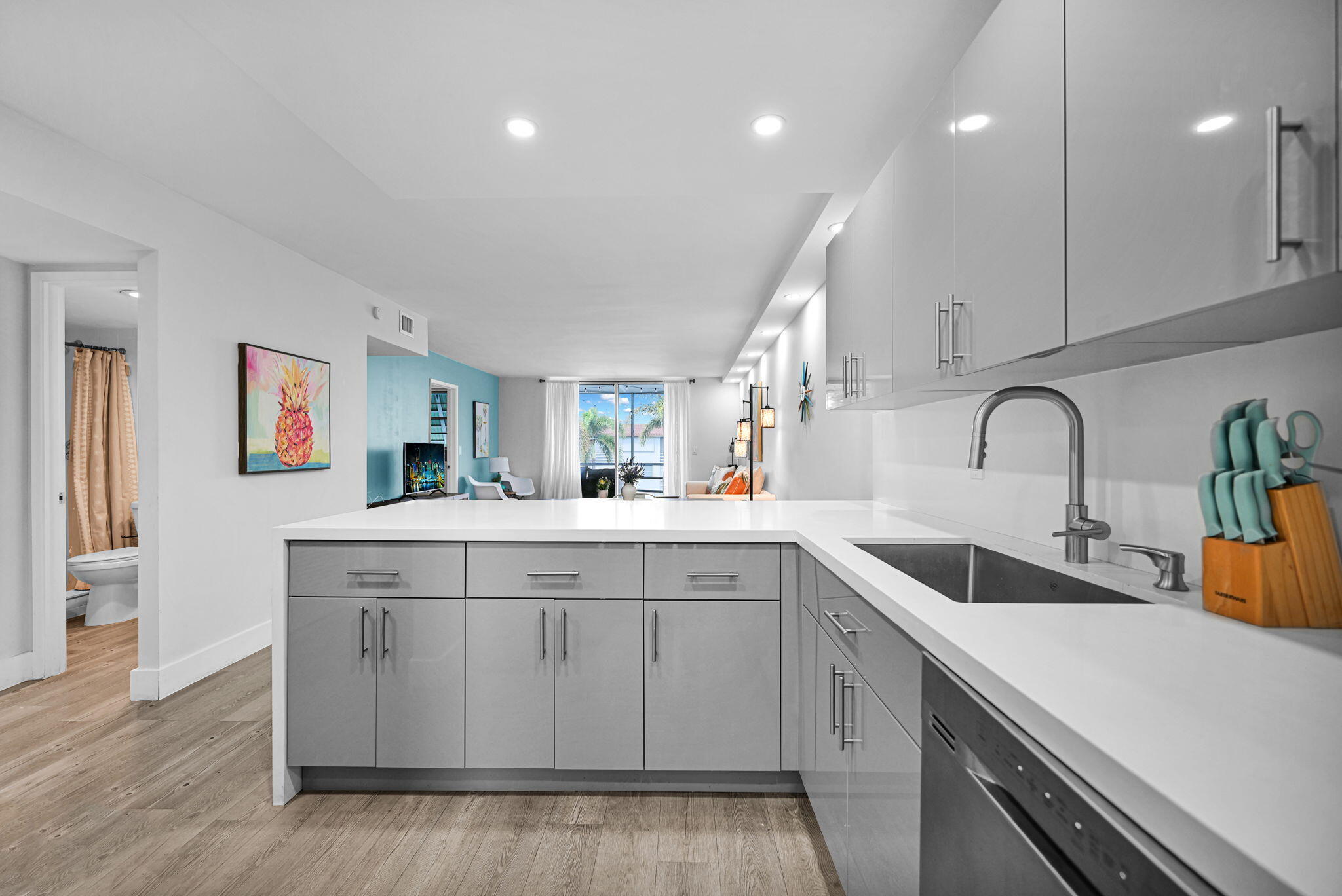 Foto de propiedad en 400 SE 10th Street 303, Deerfield Beach, FL 33441 Deerfield Beach con MLS# 