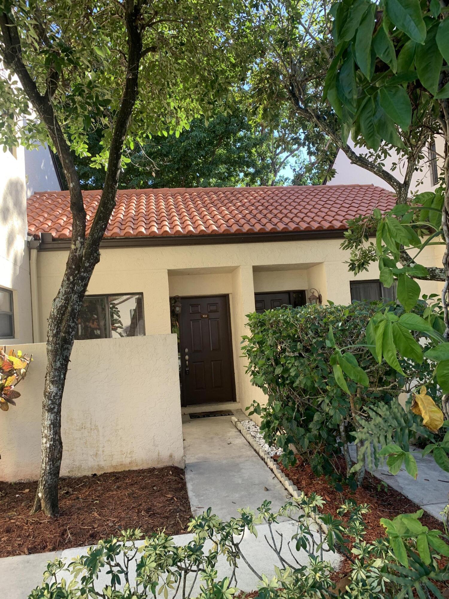 Foto de propiedad en 12 Via De Casas Sur 102, Boynton Beach, FL 33426 Boynton Beach con MLS# 
