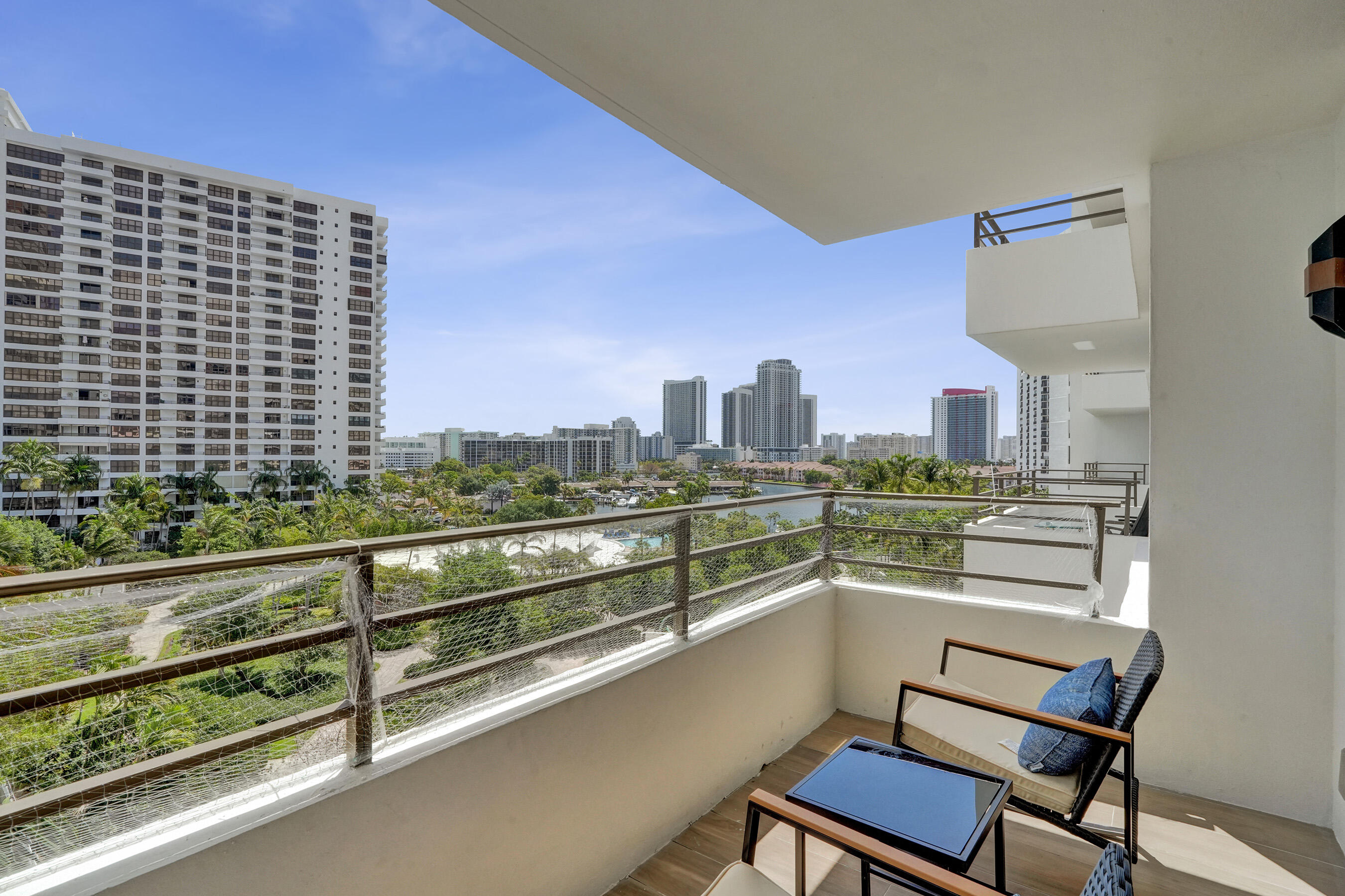 Foto de propiedad en 600 Three Islands Boulevard 615, Hallandale Beach, FL 33009 Hallandale Beach con MLS# 