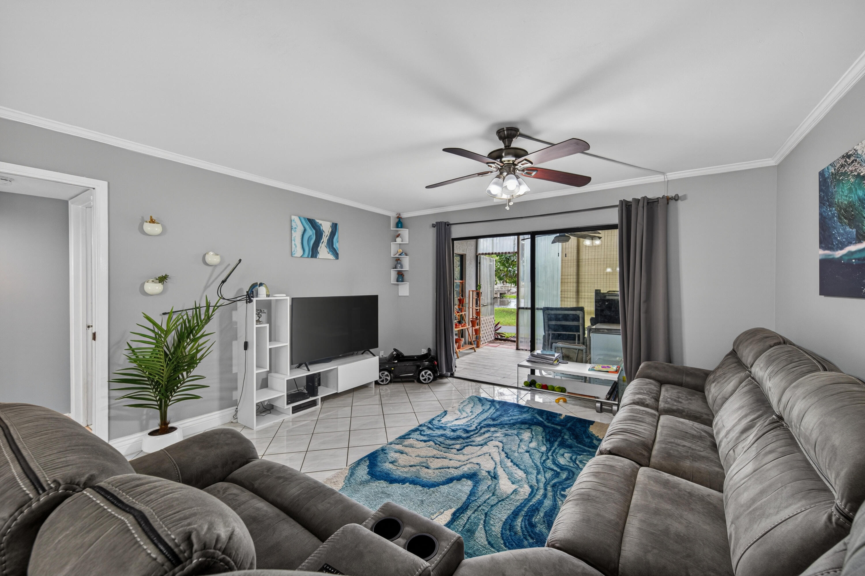 Foto de propiedad en 2200 S Cypress Bend Drive 101, Pompano Beach, FL 33069 Pompano Beach con MLS#