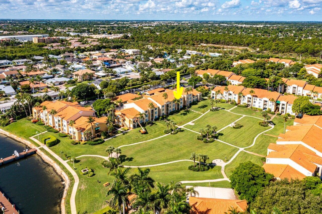 Foto de propiedad en 157 Yacht Club Way 206, Hypoluxo, FL 33462 Hypoluxo con MLS# 