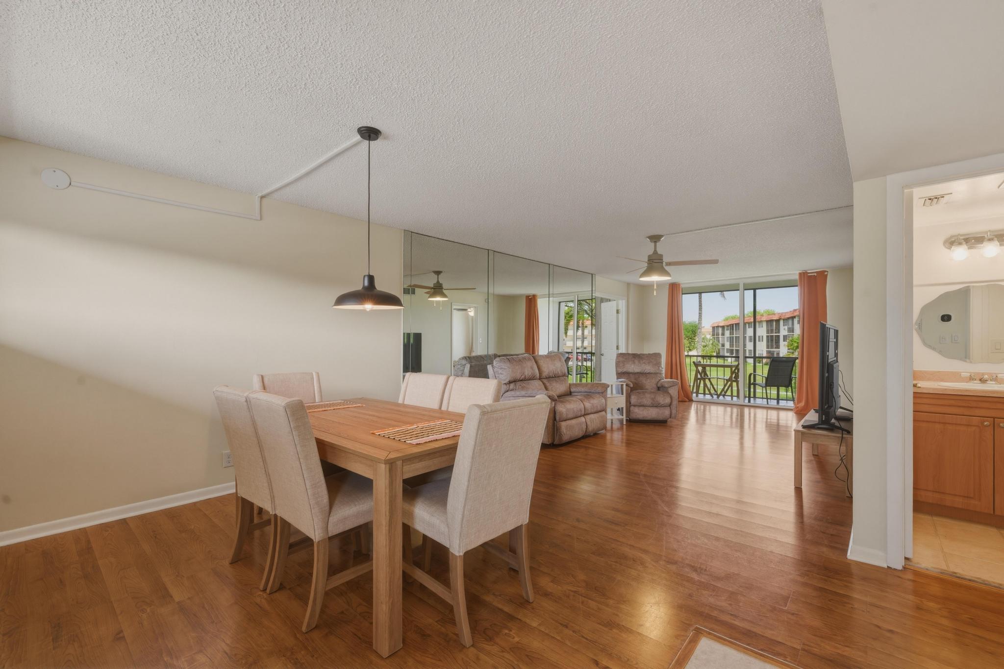 Foto de propiedad en 9720 S Hollybrook Lake Drive 205, Pembroke Pines, FL 33025 Pembroke Pines con MLS# 