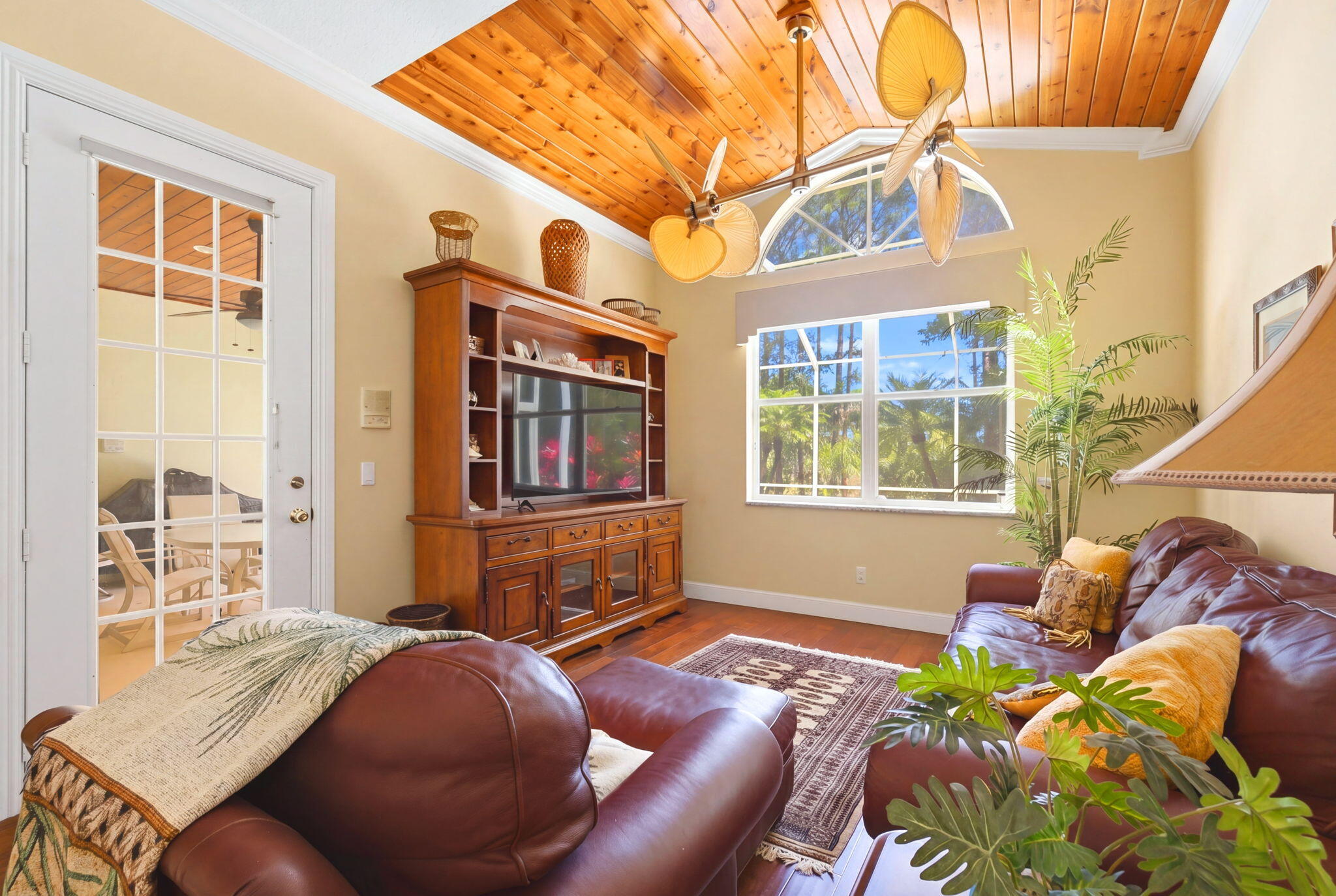 Foto de propiedad en 6483 SE Wild Olive Lane, Stuart, FL 34997 Stuart con MLS# 