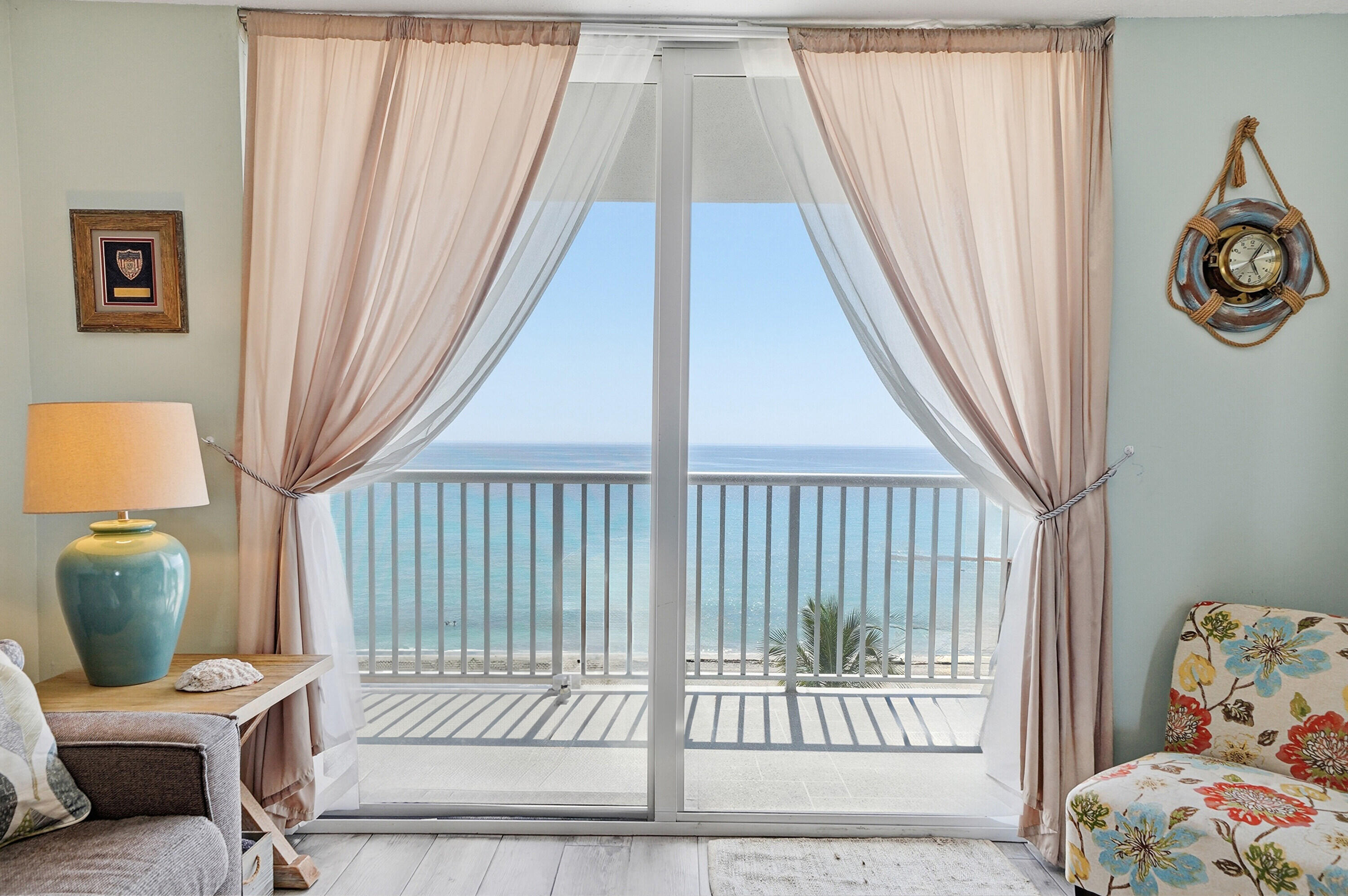 Foto de propiedad en 400 N Surf Road 704, Hollywood, FL 33019 Hollywood con MLS# 