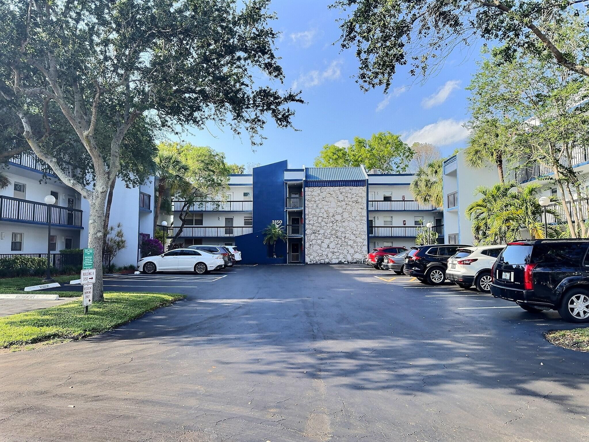 Foto de propiedad en 3150 Holiday Springs Boulevard 8-204, Margate, FL 33063 Margate con MLS# 