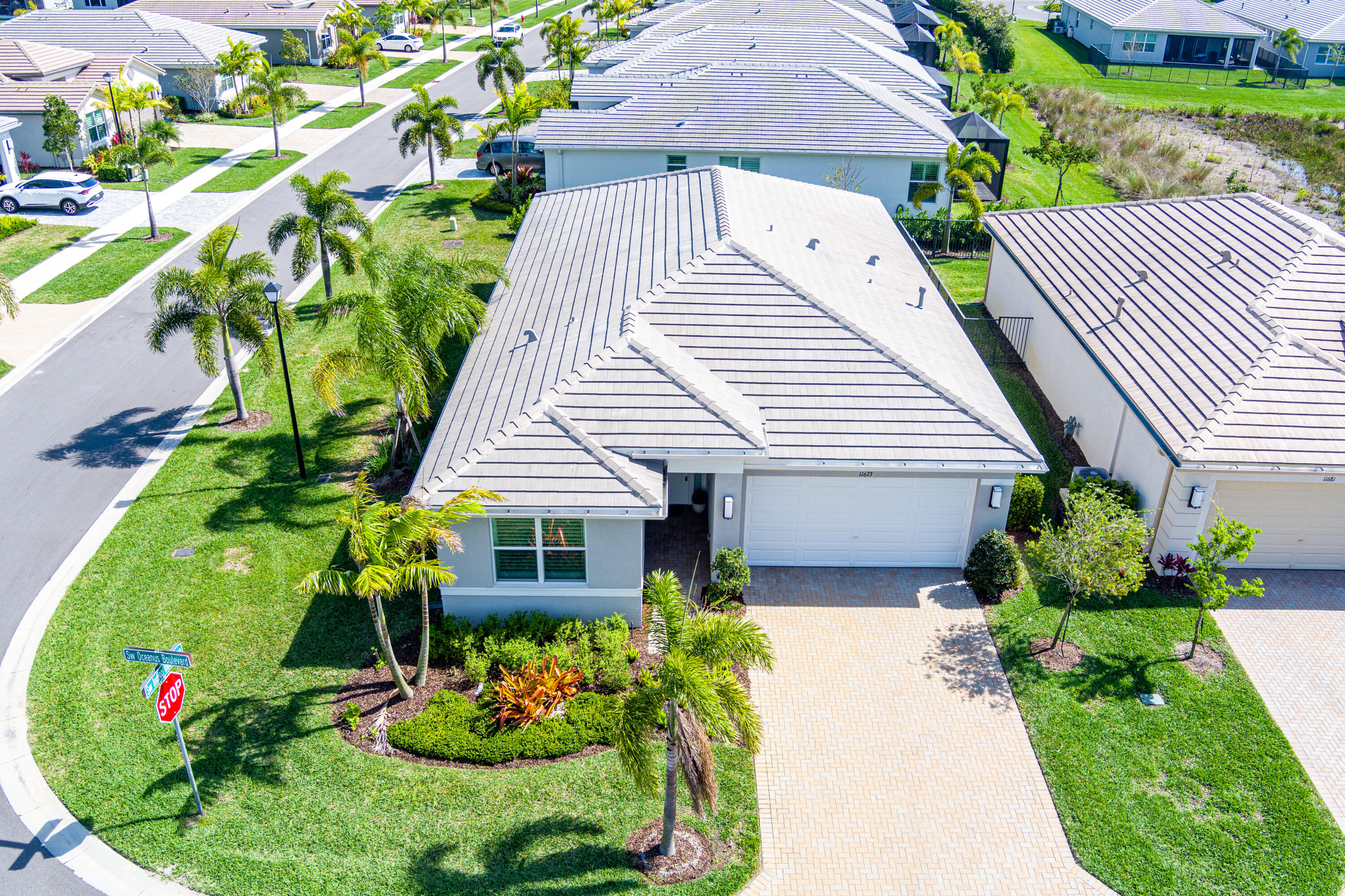 Foto de propiedad en 11673 SW Oceanus Boulevard, Port St. Lucie, FL 34987 Port St. Lucie con MLS# 