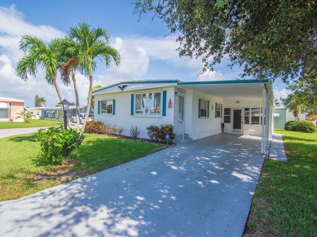 Foto de propiedad en 264 NE Cameo Way, Jensen Beach, FL 34957 Jensen Beach con MLS# 