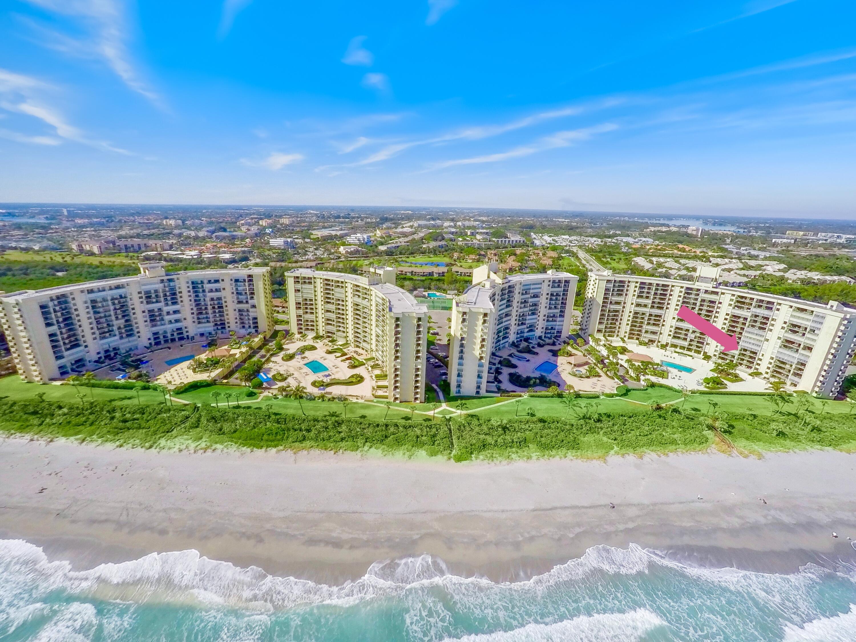 Foto de propiedad en 400 Ocean Trail Way 303, Jupiter, FL 33477 Jupiter con MLS# 