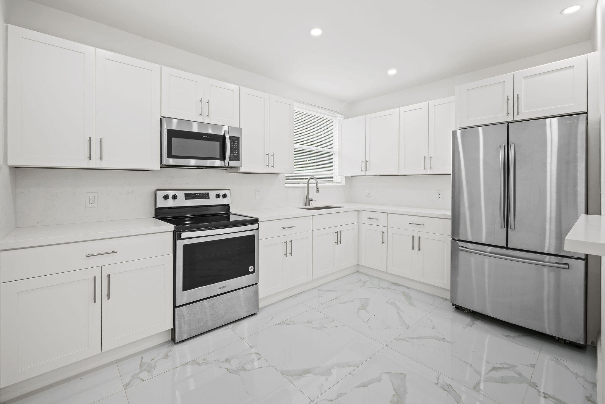 Foto de propiedad en 332 NW 97th Street, Miami, FL 33150 Miami con MLS# 