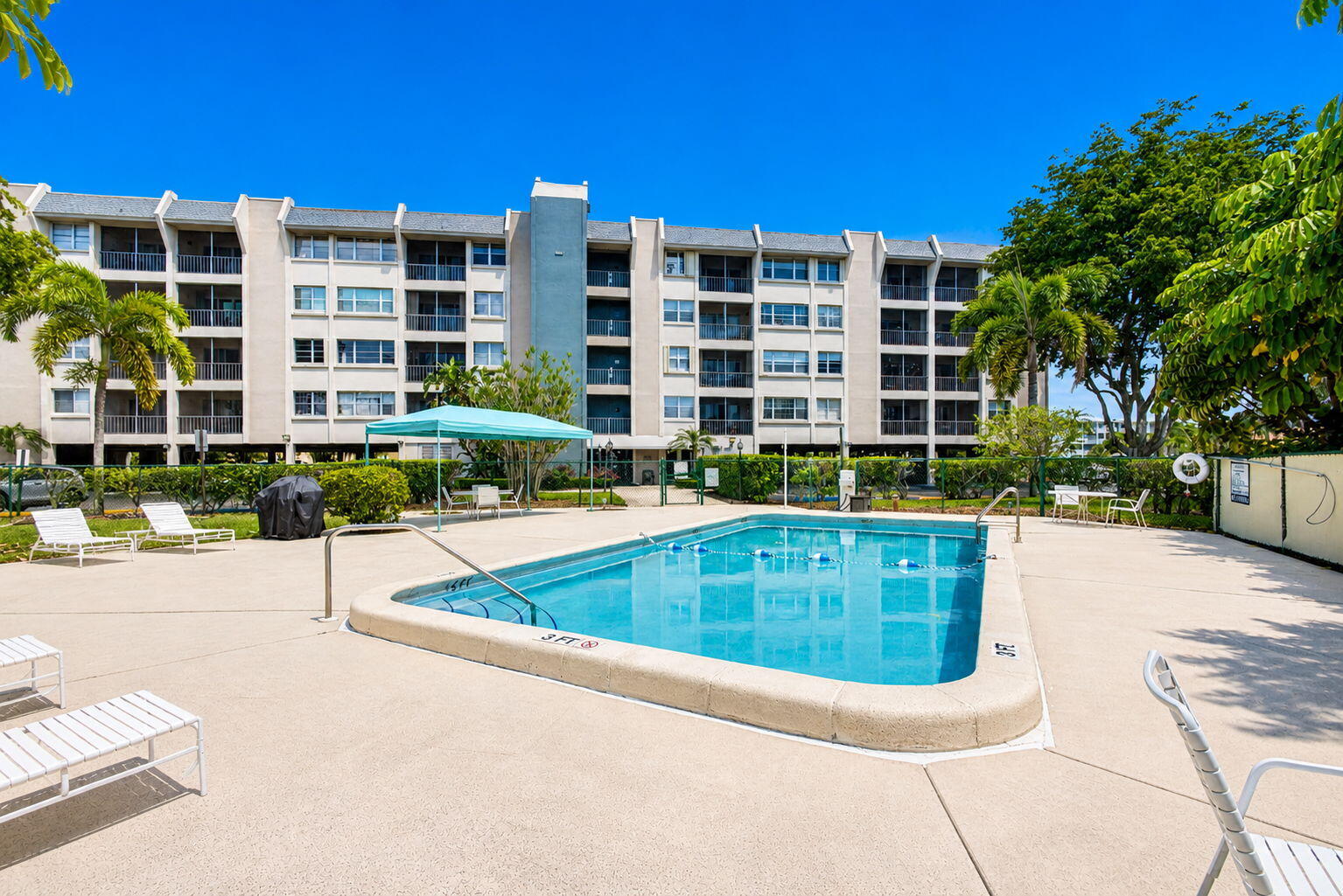 Foto de propiedad en 505 SPENCER Drive 211, West Palm Beach, FL 33409 West Palm Beach con MLS# 