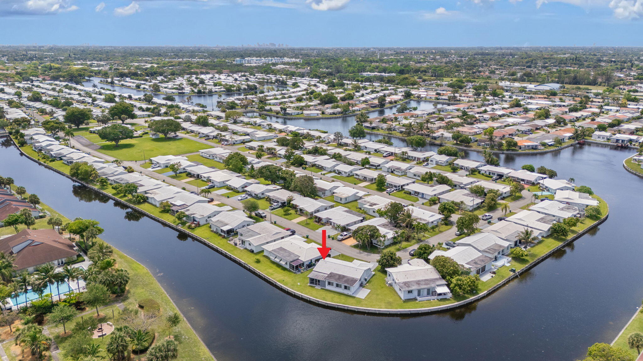 Foto de propiedad en 8609 NW 59th Place, Tamarac, FL 33321 Tamarac con MLS# 